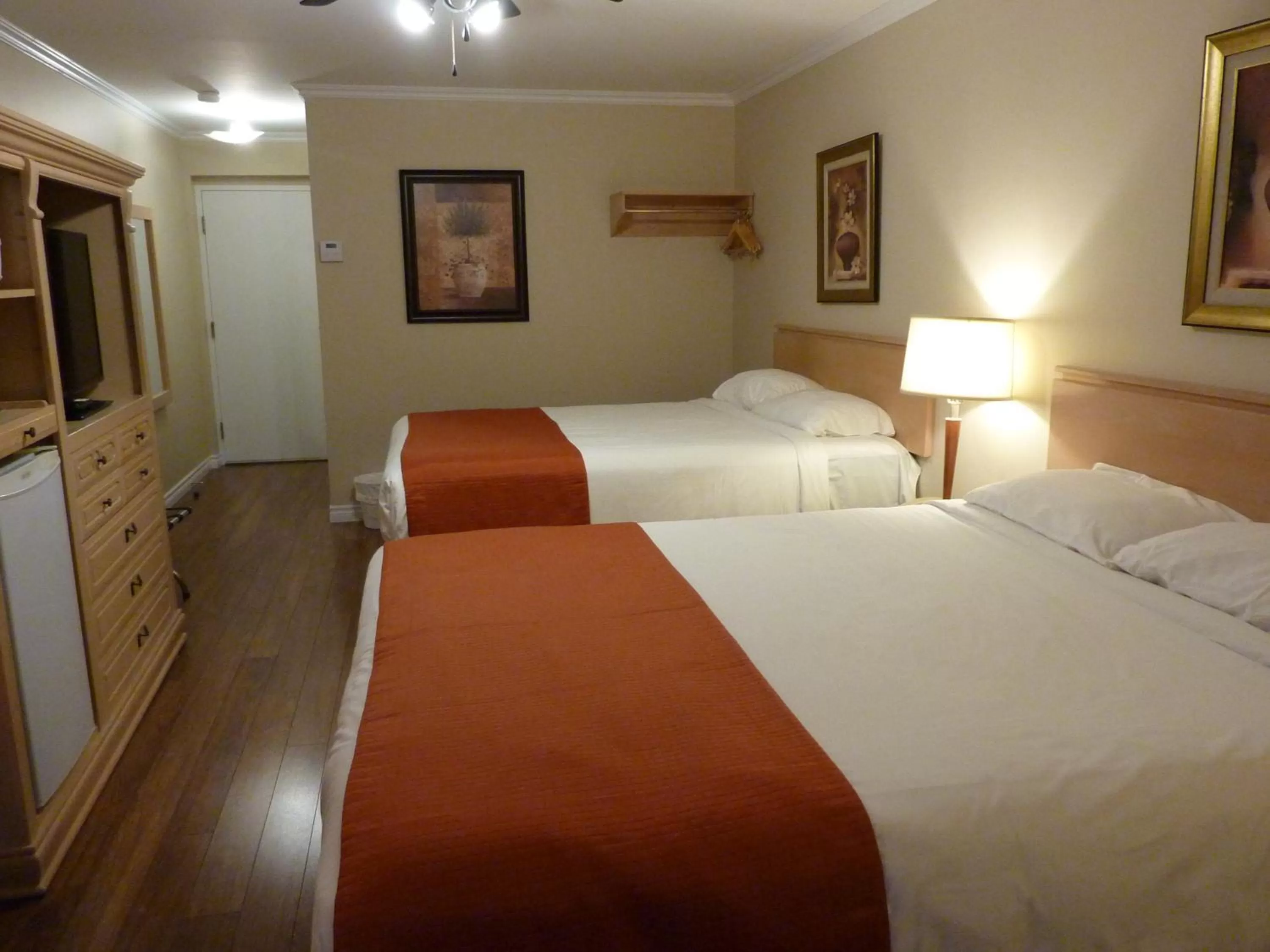 Bed in Motel Becancour