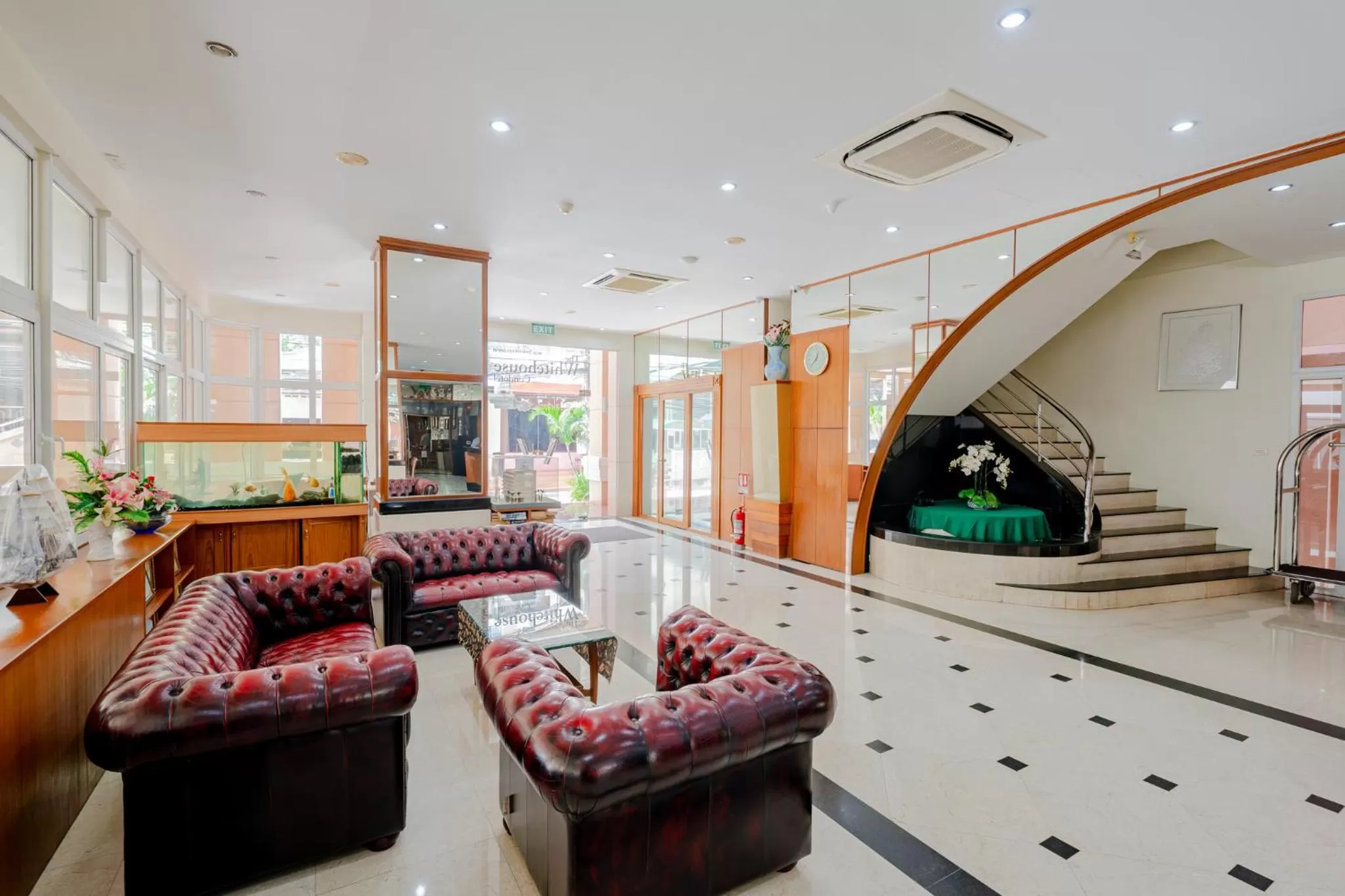 Lobby or reception in Whitehouse Condotel