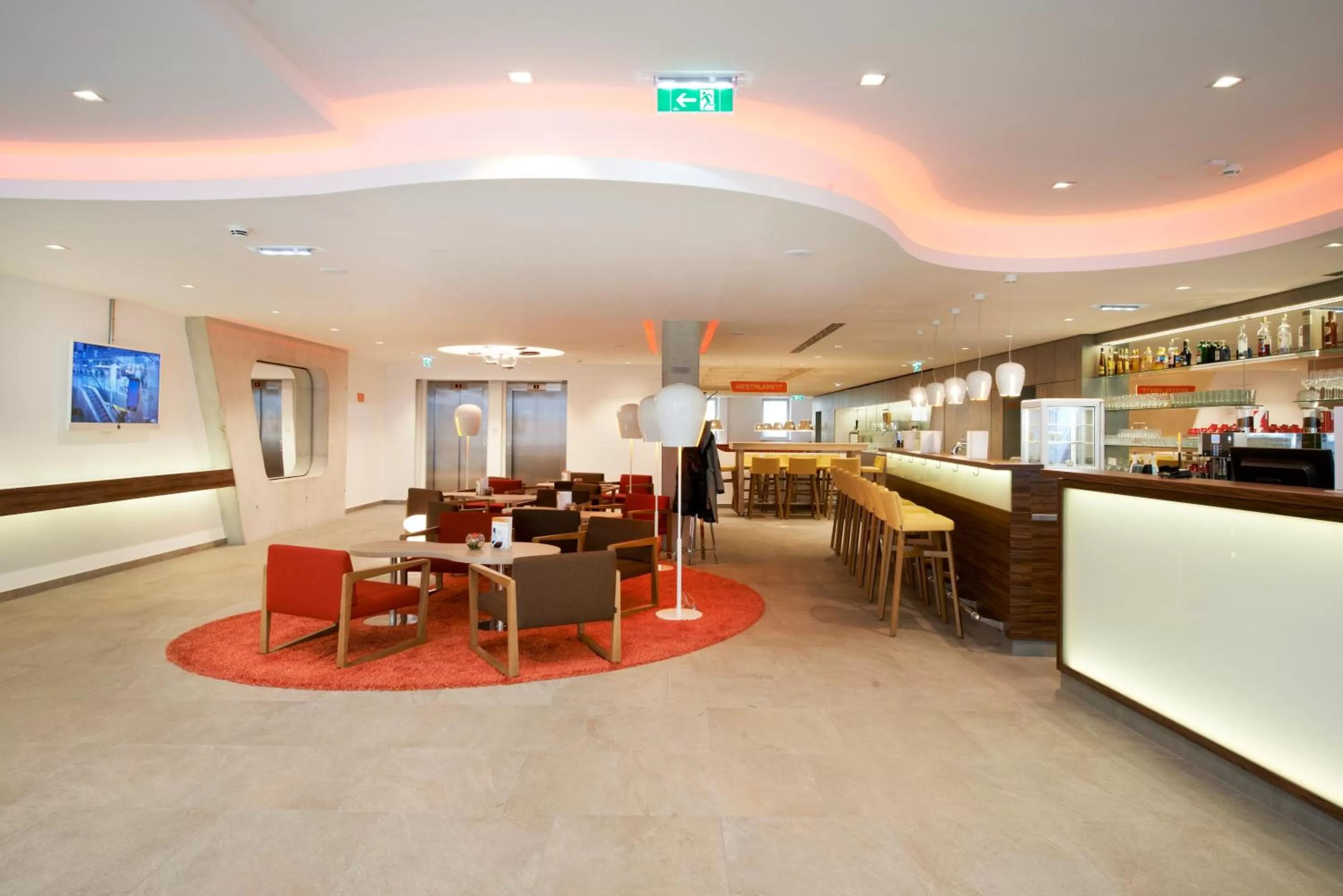 Lounge or bar in Simm's Hotel - cityhotel next to Metro U3