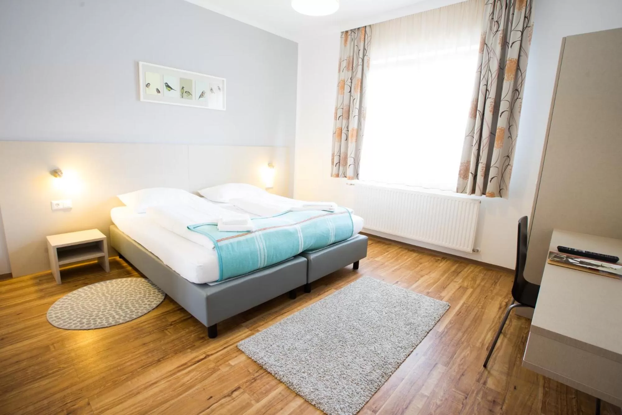 Bedroom, Bed in motel22 Parkplatz inklusive