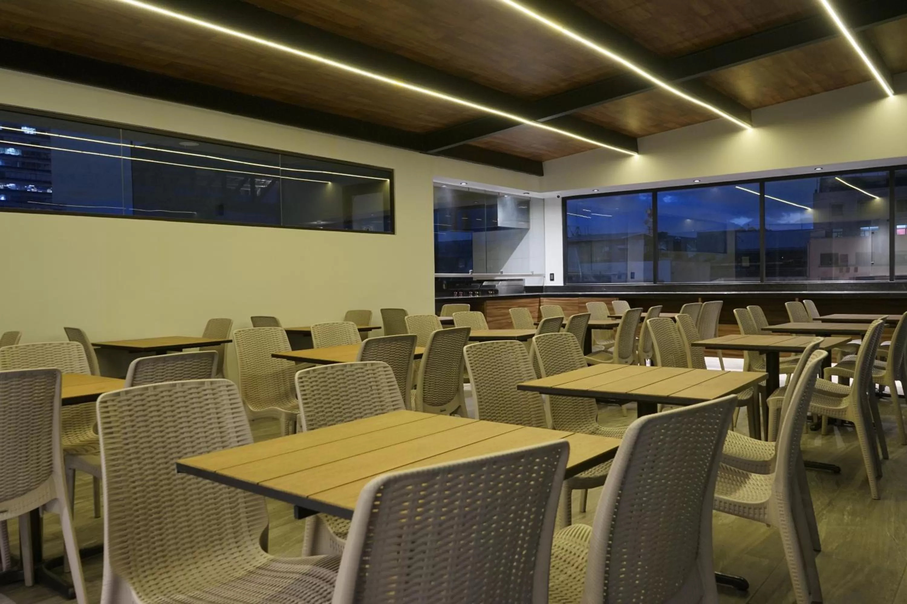 Restaurant/places to eat in Hotel Principal