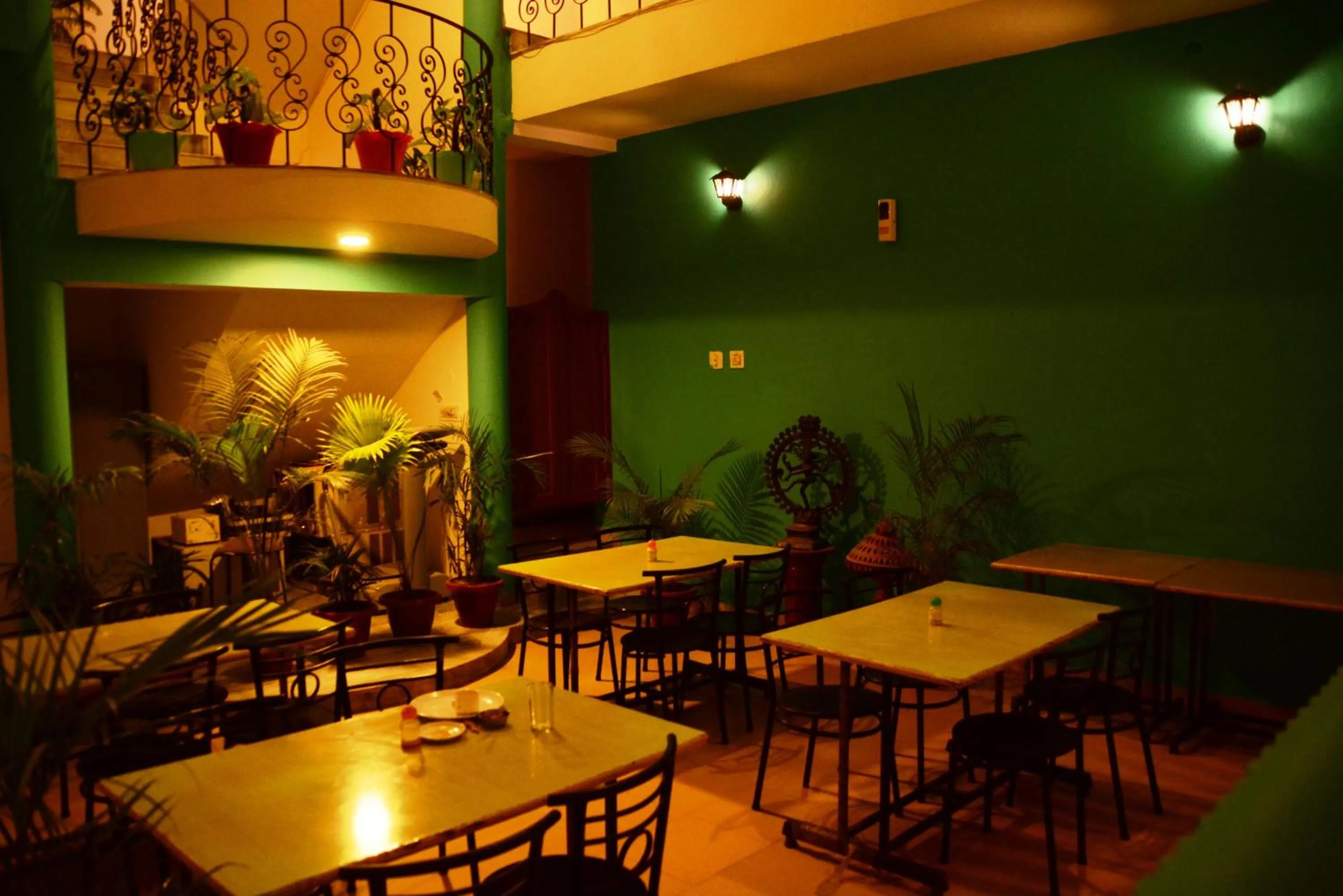 Restaurant/places to eat in Hotel Sugandh Retreat- Near Sindhi Camp Bus station