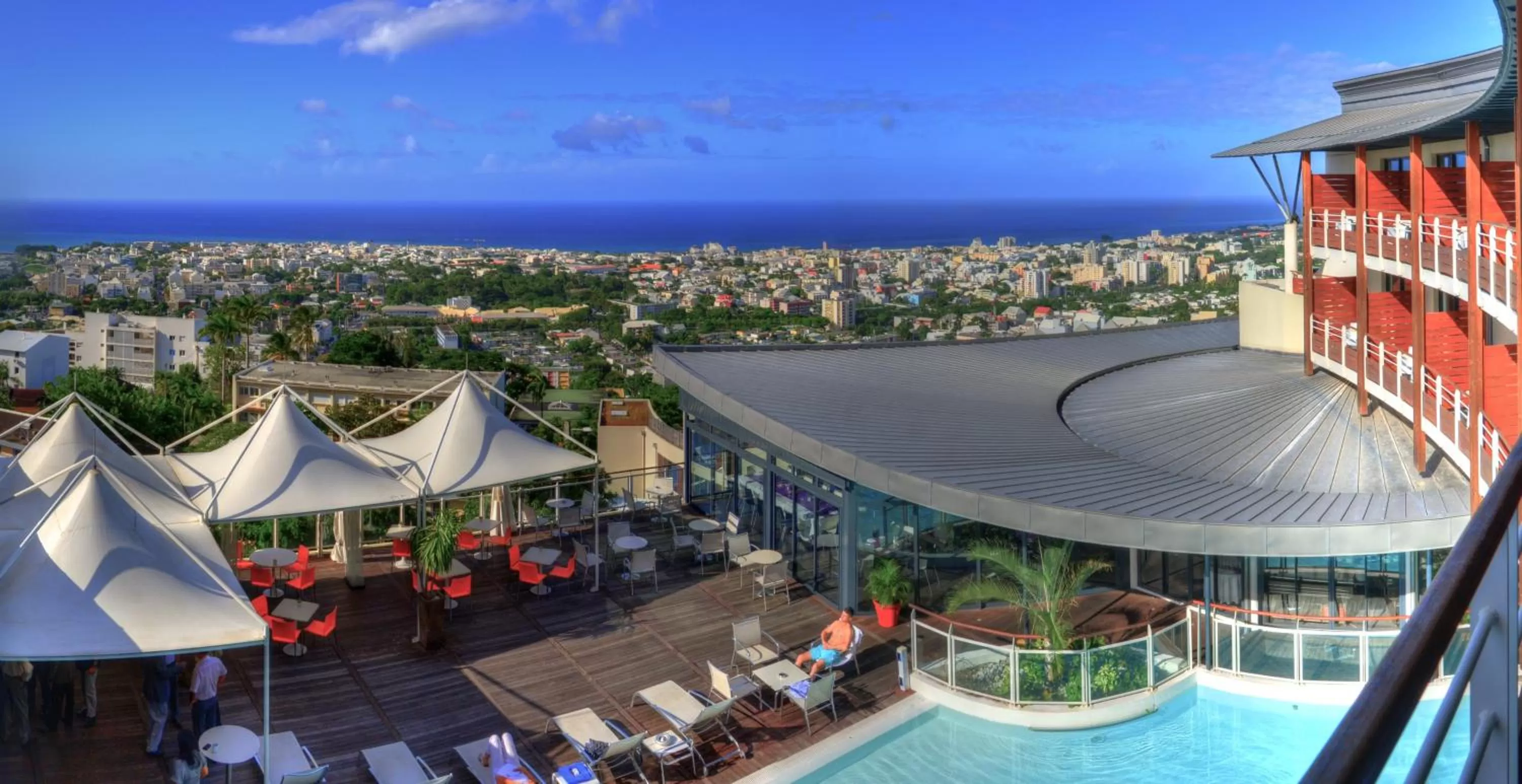 Facade/entrance in Bellepierre