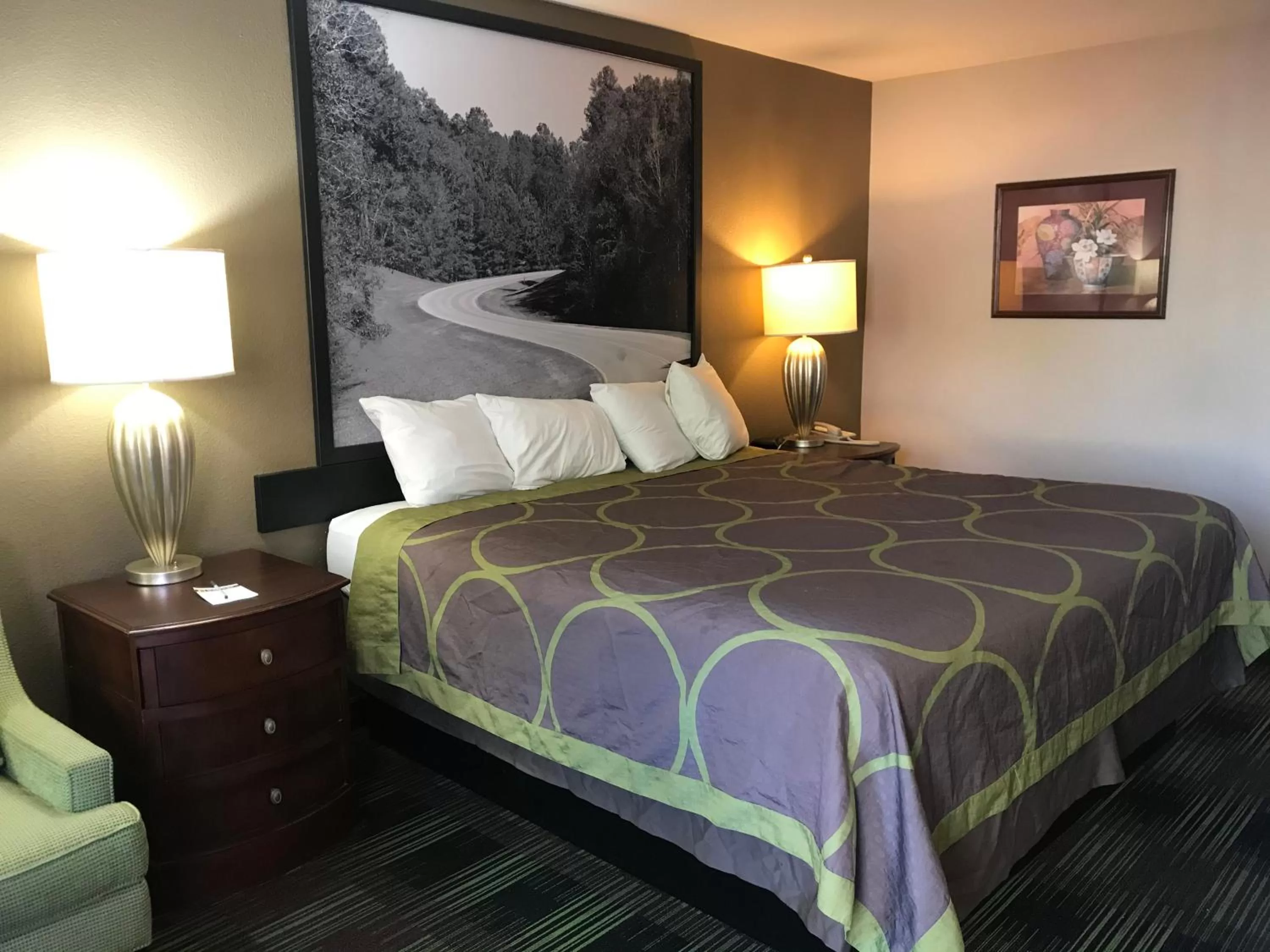 Bedroom, Bed in Super 8 by Wyndham Oxford