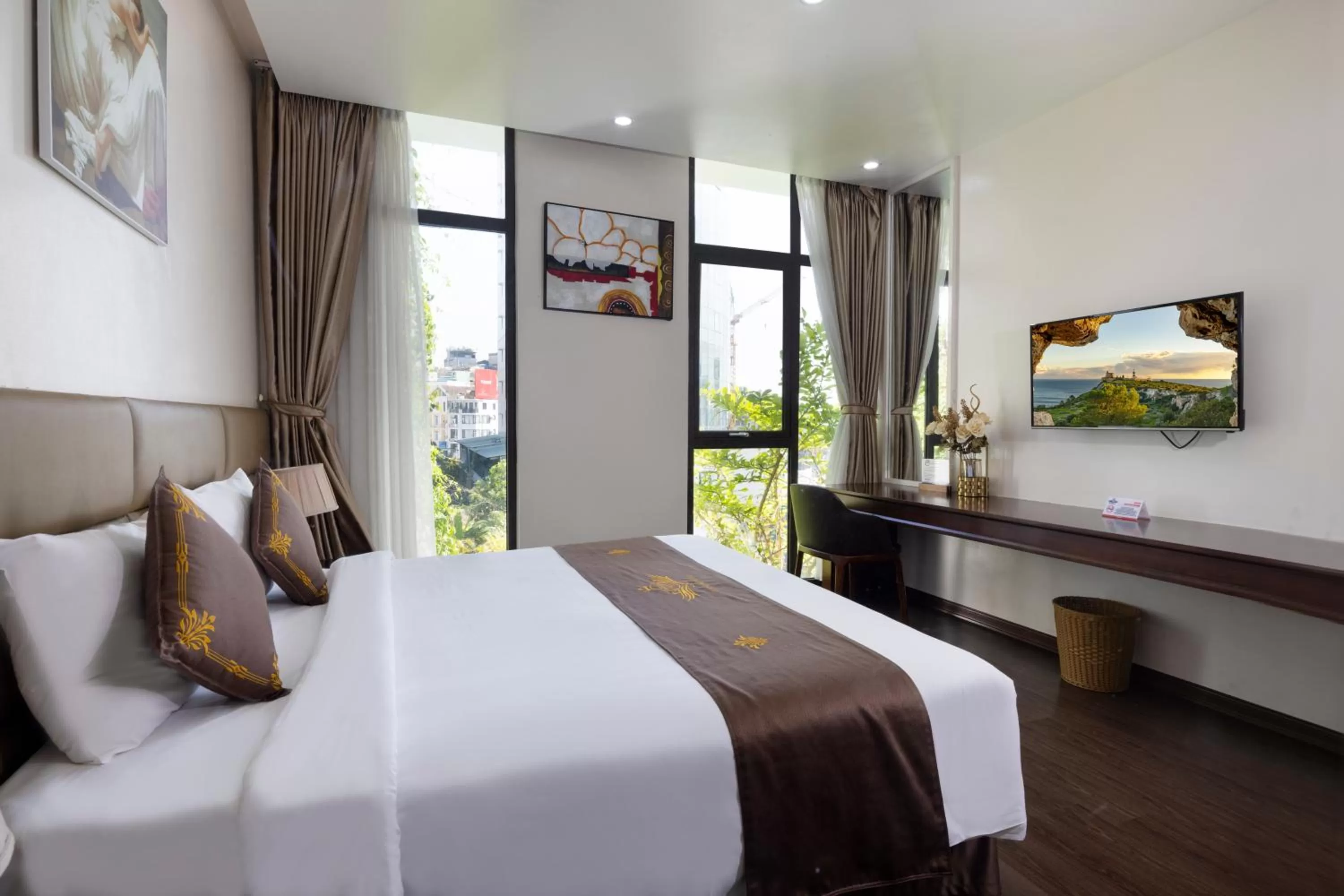 Bedroom, Bed in Diamond Luxury Hotel