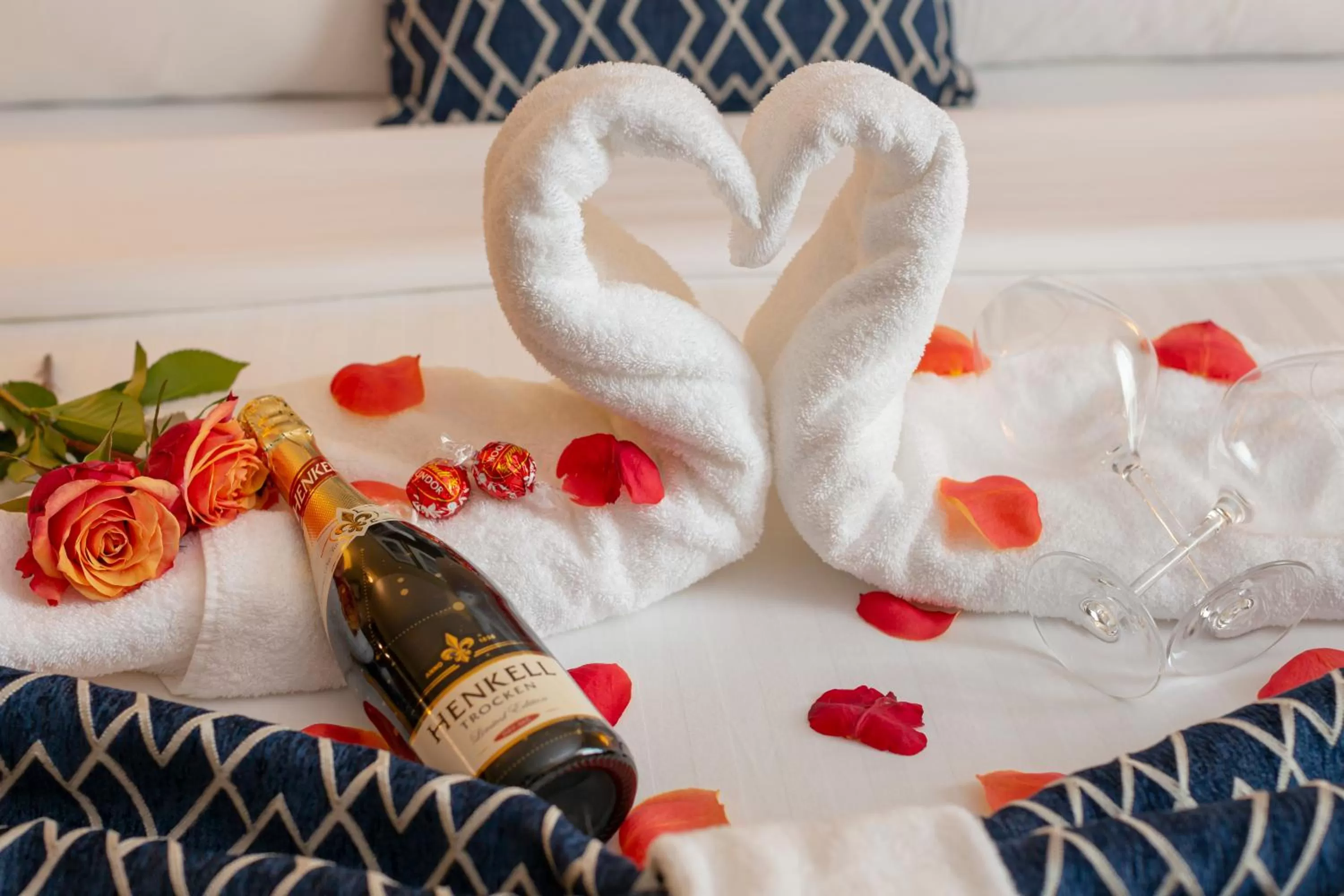 Alcoholic drinks, Bed in Bayview Hotel