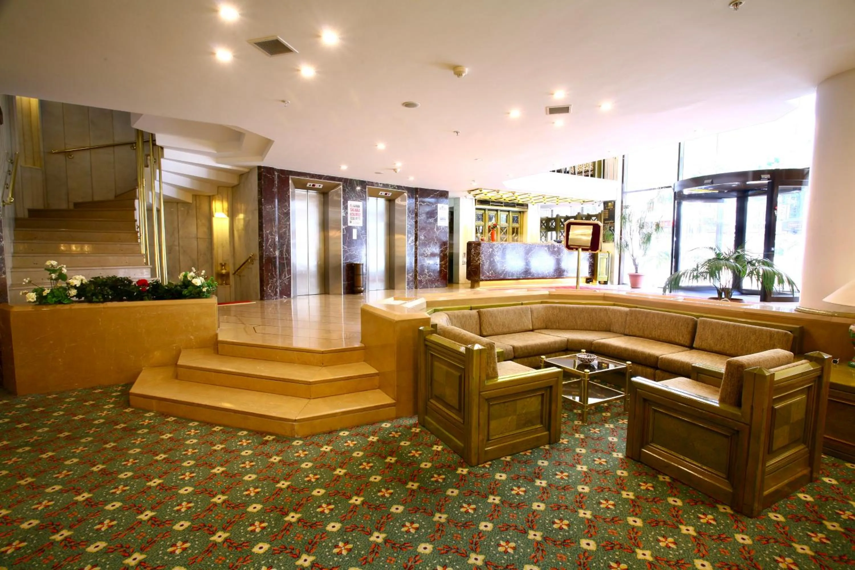 Lobby or reception in Istanbul Royal Hotel