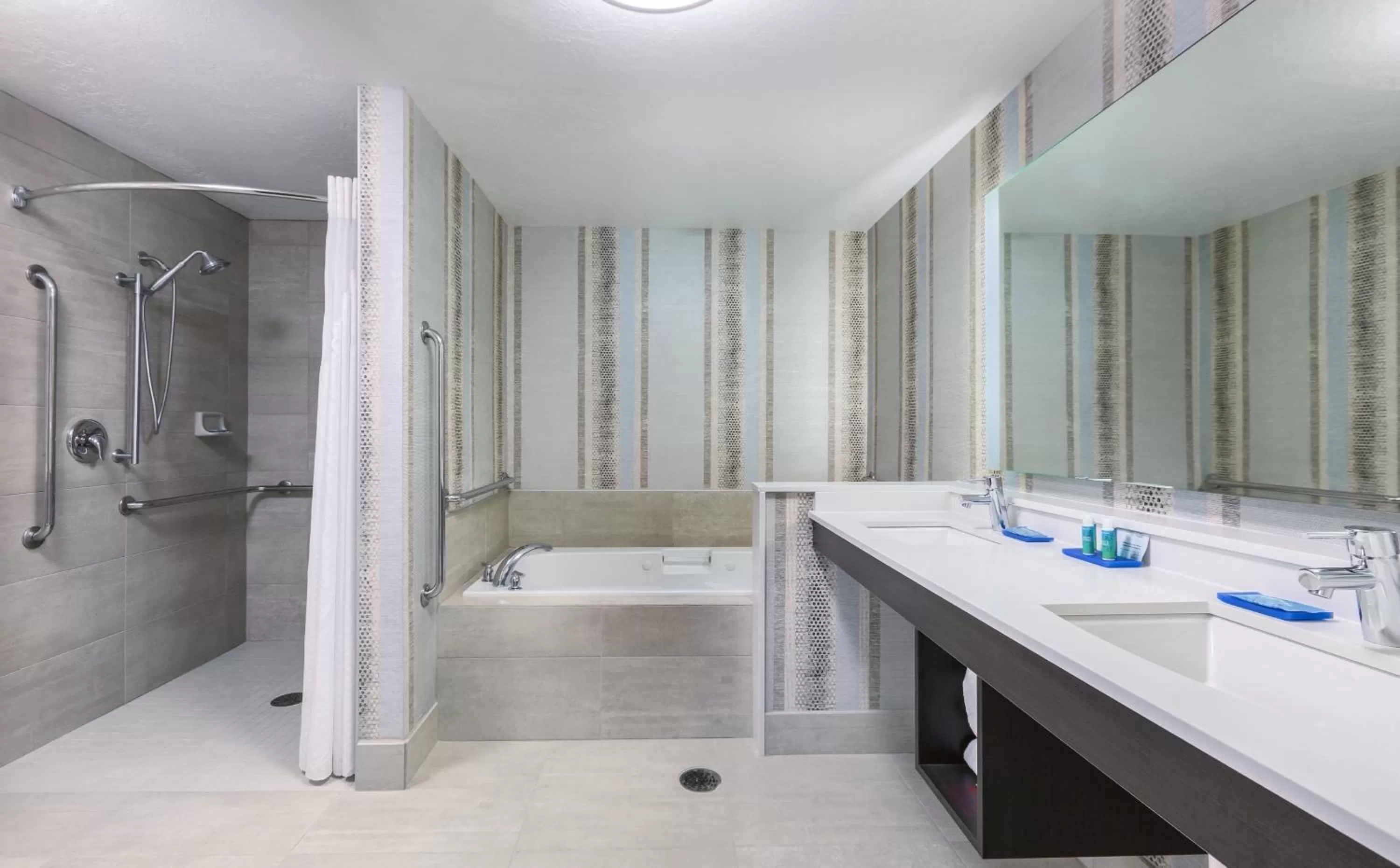 Photo of the whole room in Holiday Inn Express Hotel & Suites Eugene Downtown - University by IHG