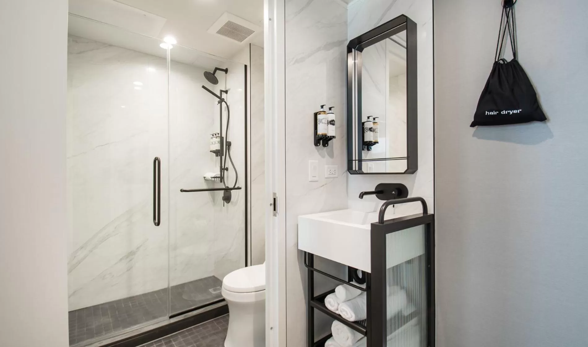 Toilet in Pestana Park Avenue