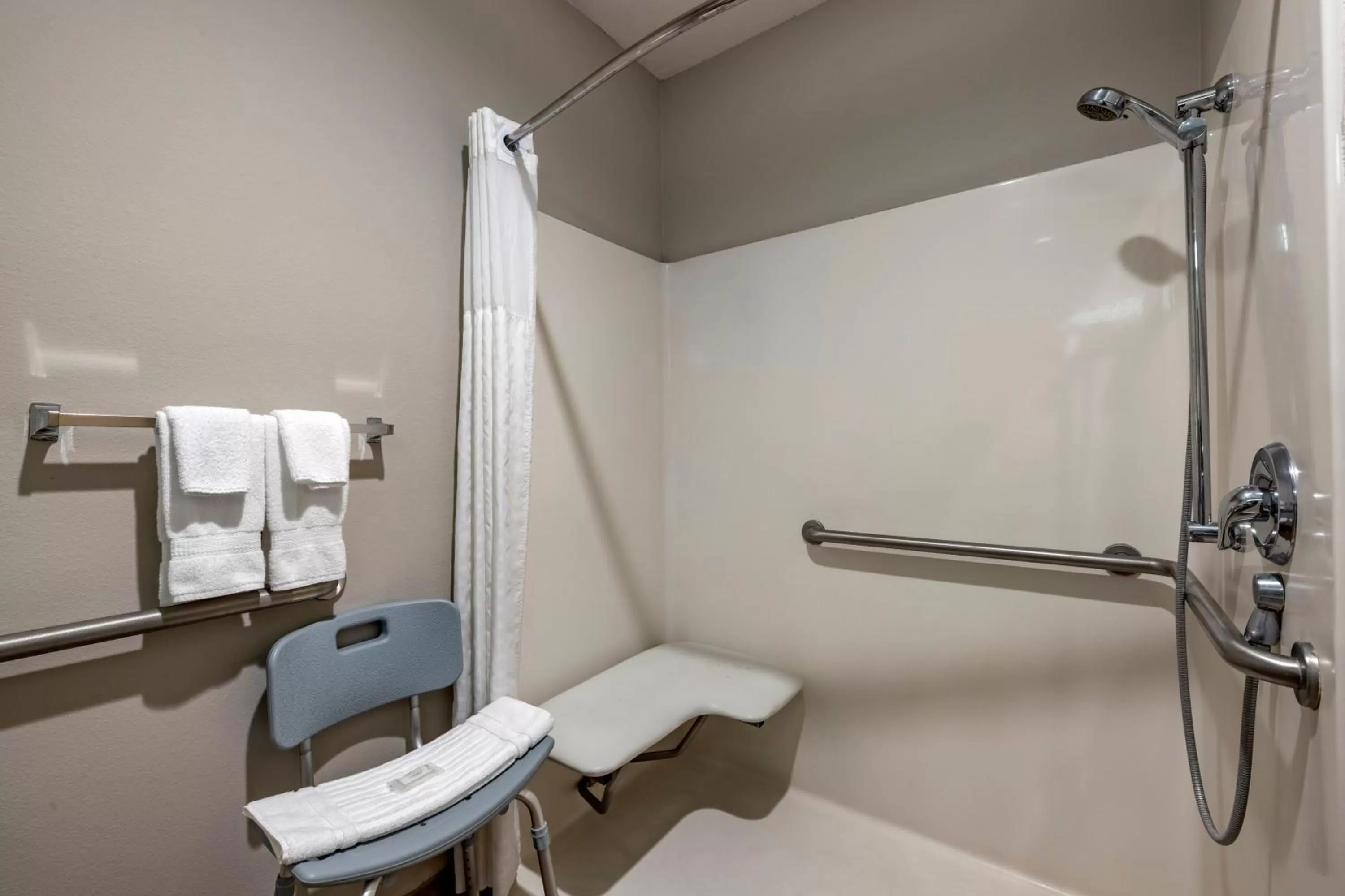 Shower in Clarion Inn Kingman I-40 Route 66