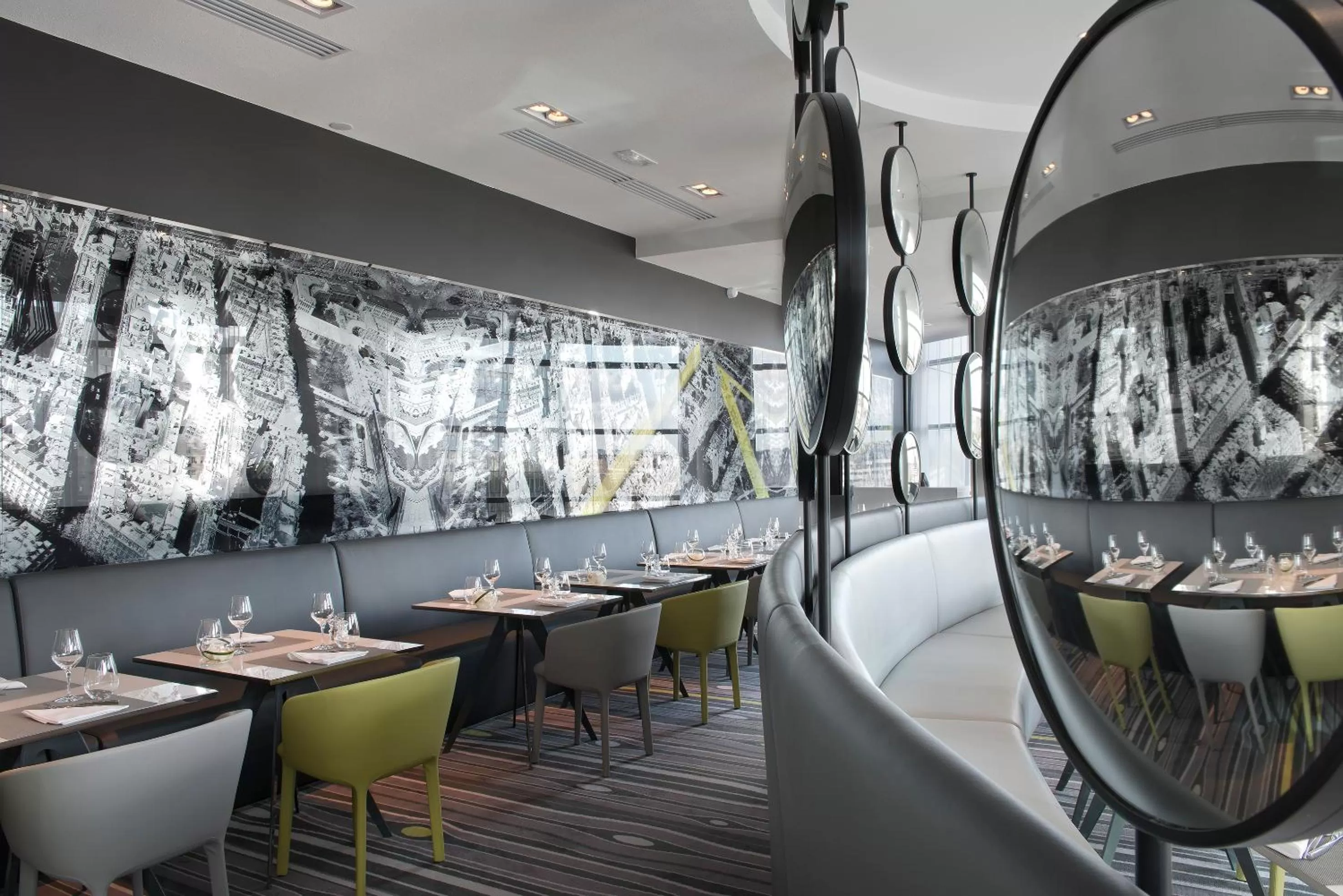 Restaurant/places to eat in Melia Paris La Defense