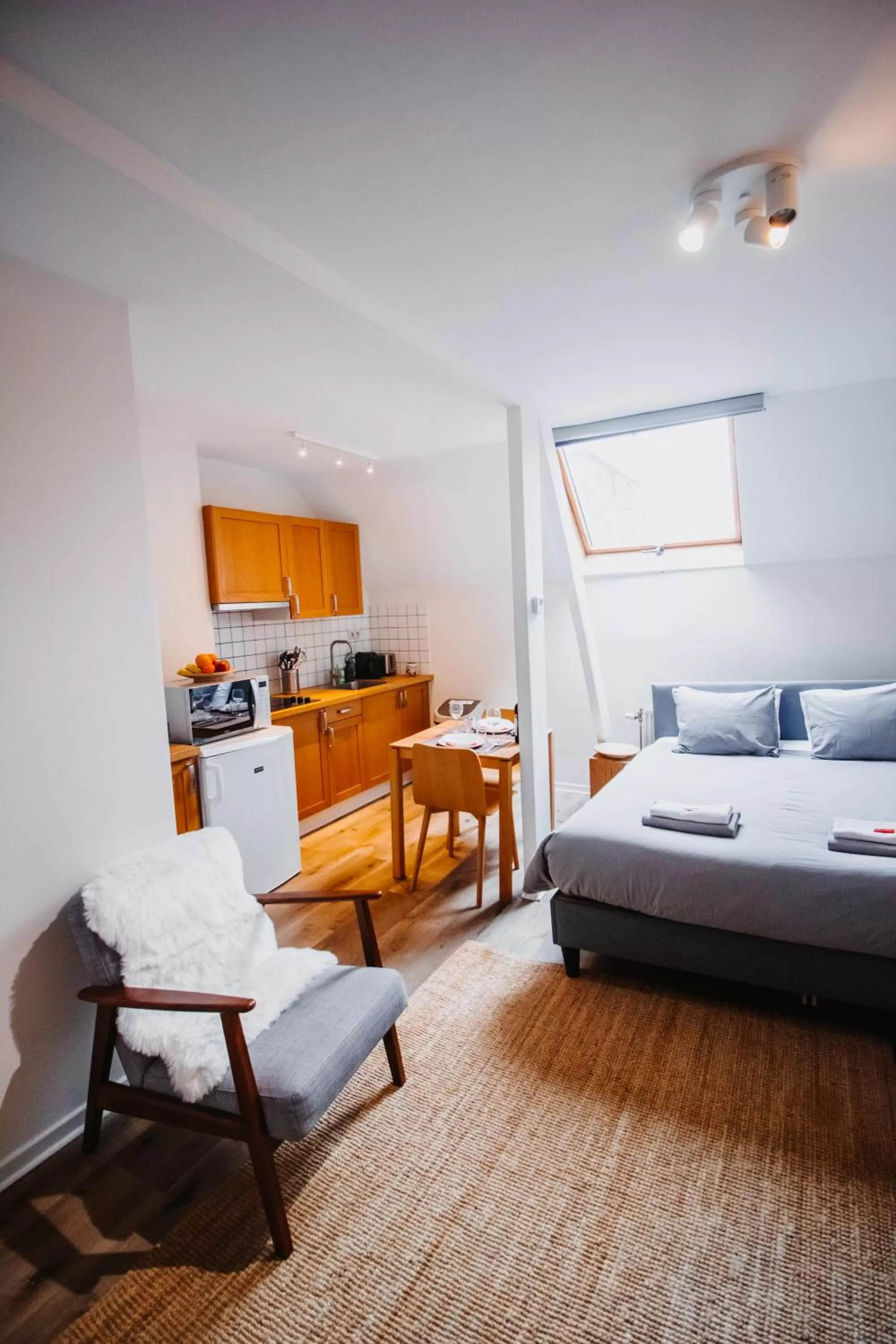 Photo of the whole room, Bed in Super central in Brussels