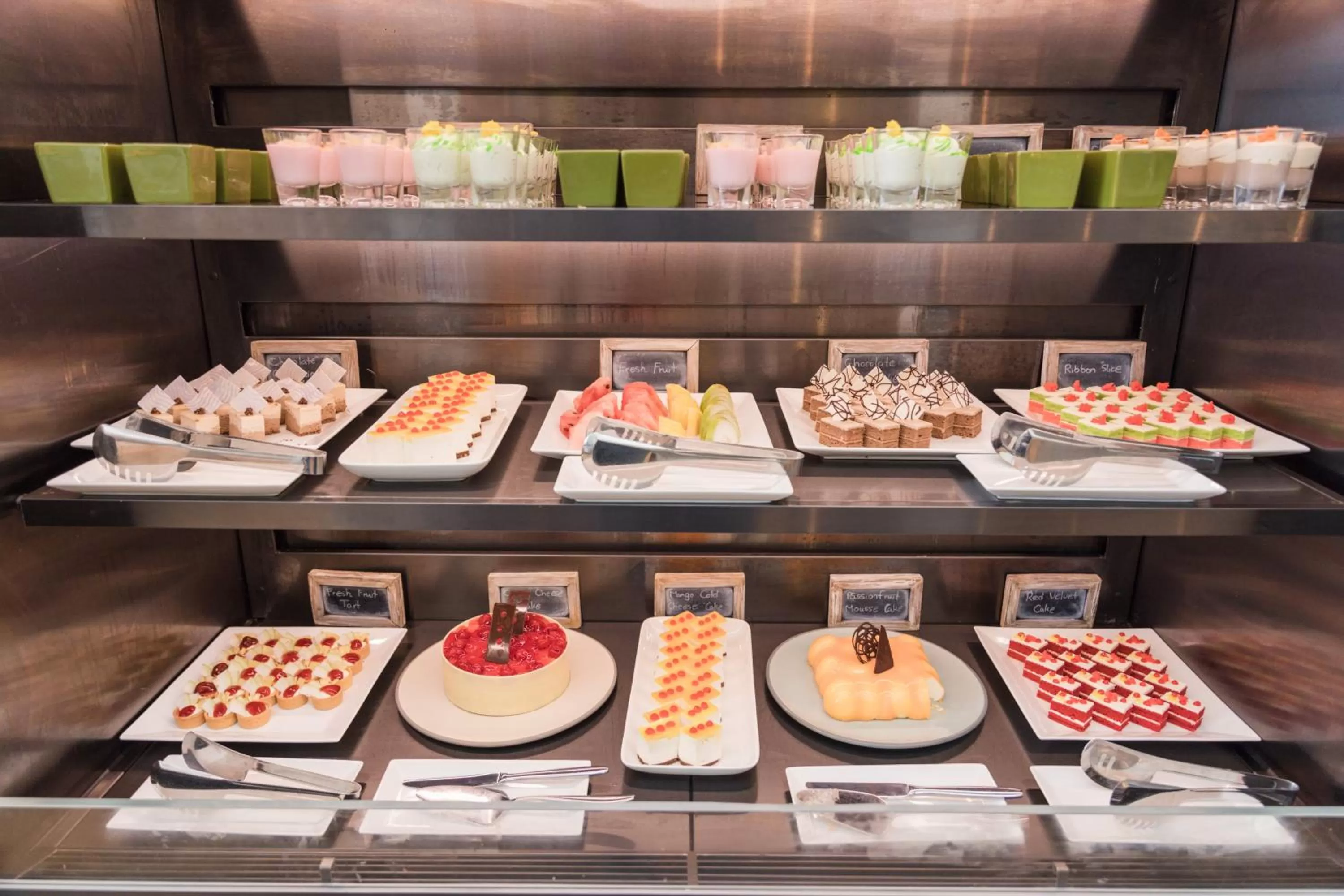 Food and drinks in Courtyard by Marriott Colombo