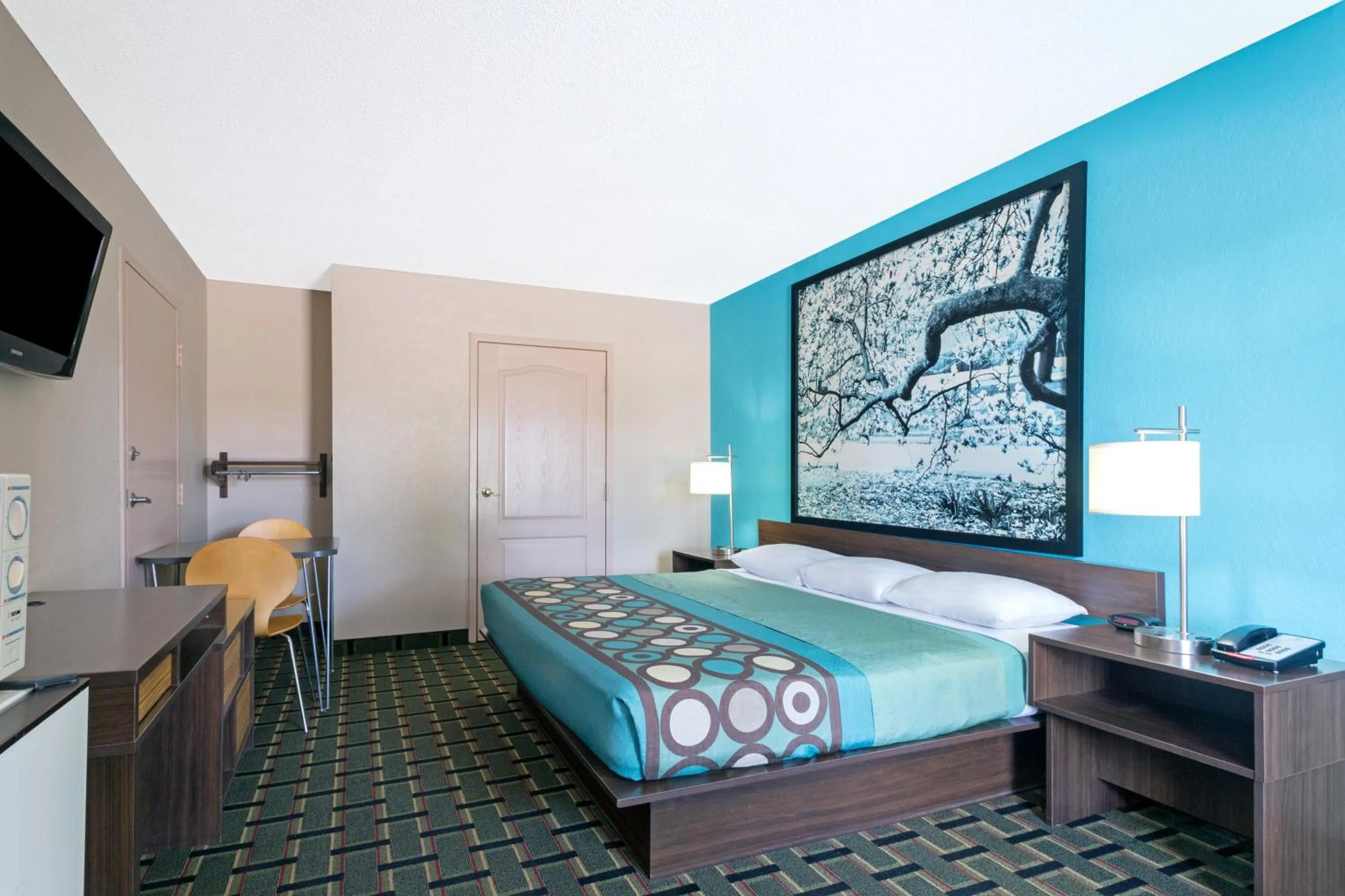Photo of the whole room, Bed in Super 8 by Wyndham Brunswick South I-95
