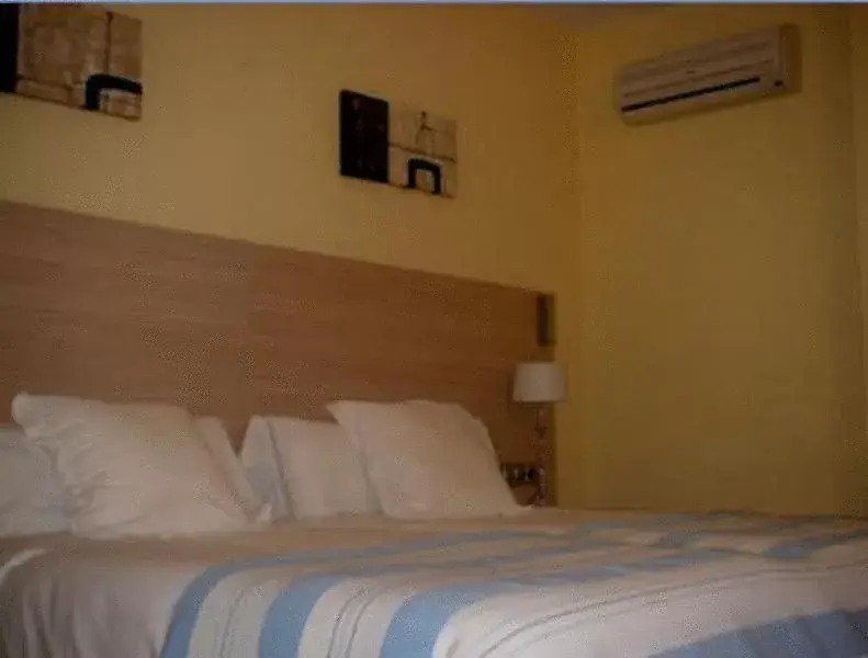 Single Room in Hotel Oasis Familiar Single Room in Hotel Oasis Familiar