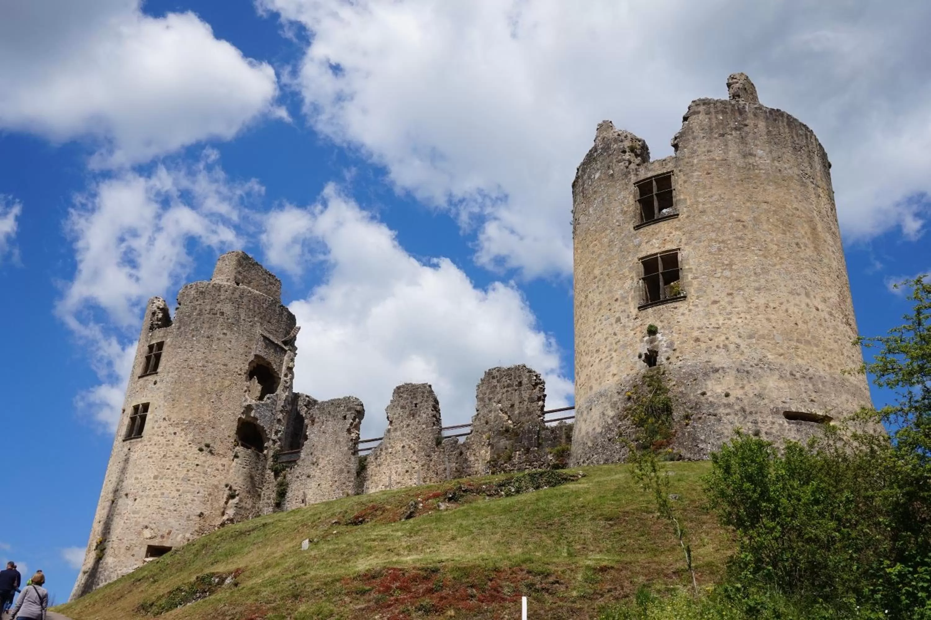 Nearby landmark in 13 Bees