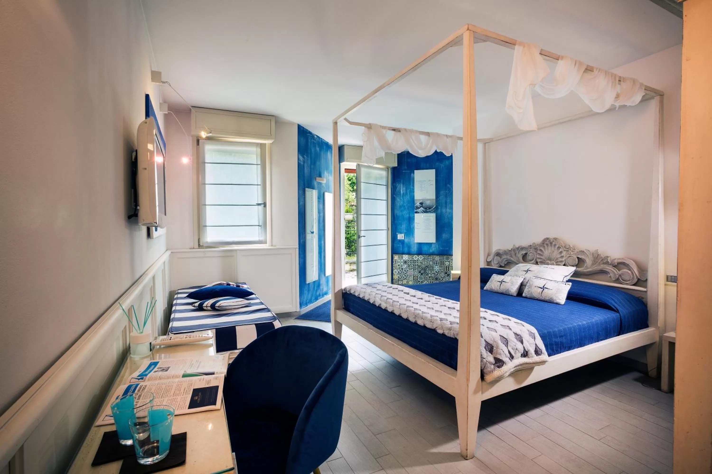 Photo of the whole room, Bed in La Villa Desenzano