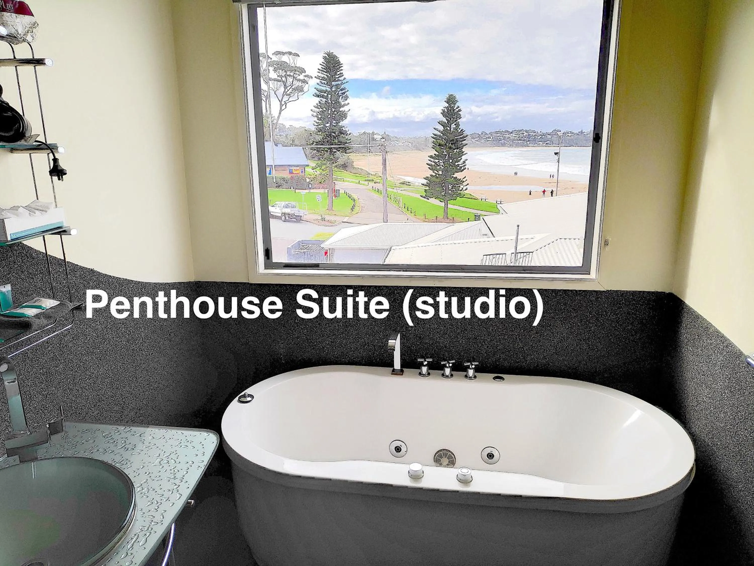 Beach House Mollymook