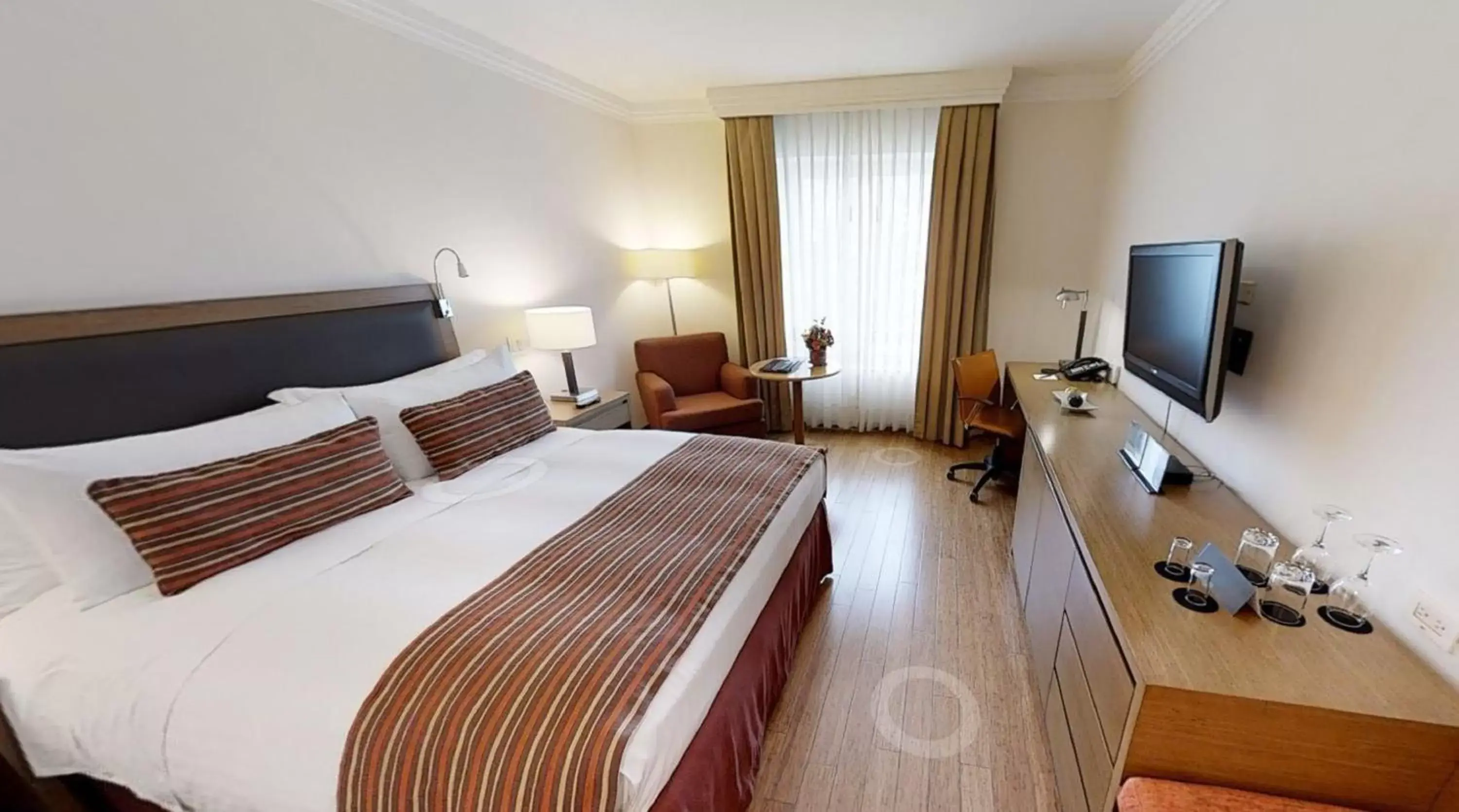 Classic King Room - Accessible in Hotel Intercontinental Cali by IHG Classic King Room - Accessible in Hotel Intercontinental Cali by IHG