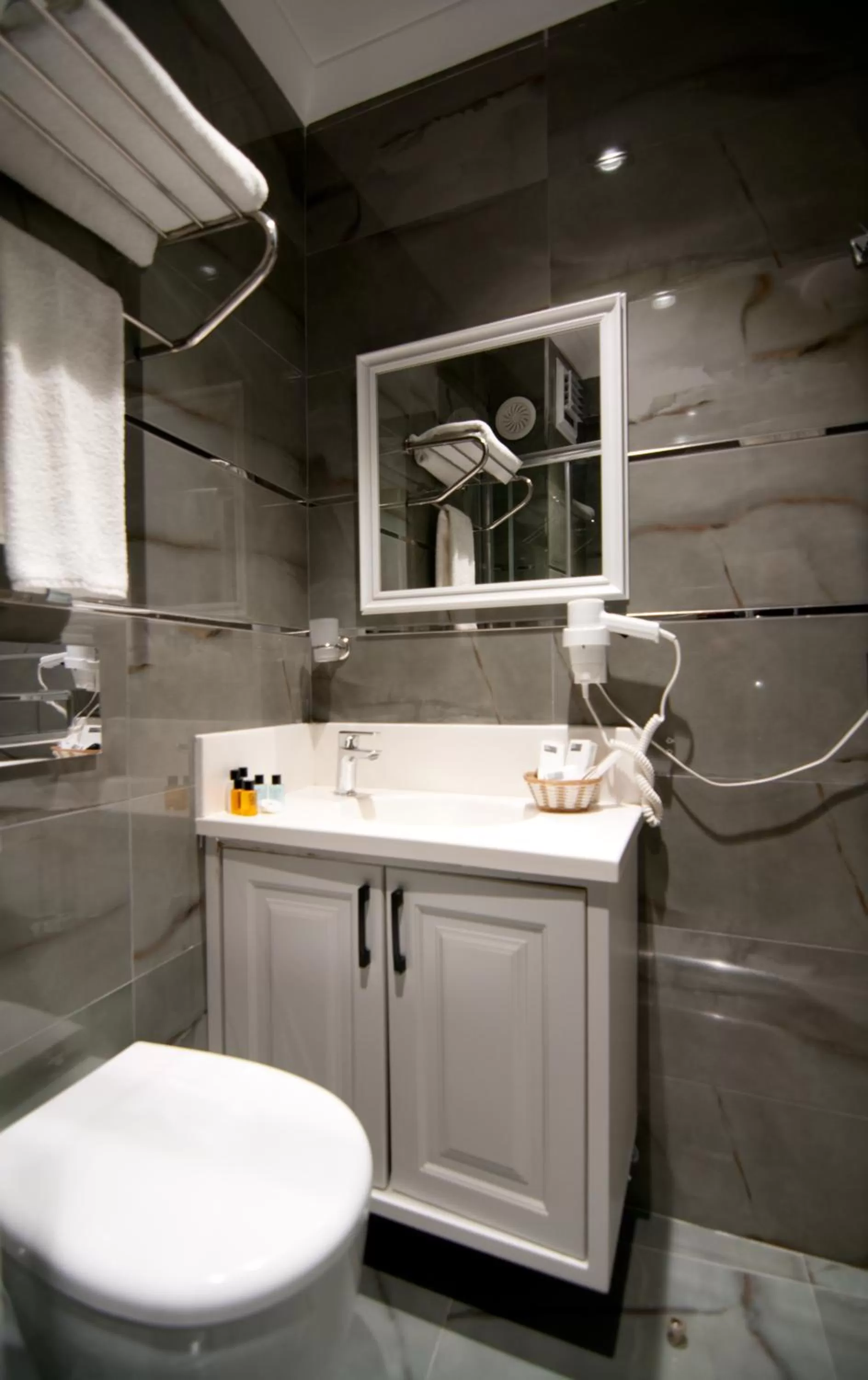 Toilet, Bathroom in Pruva Hotel