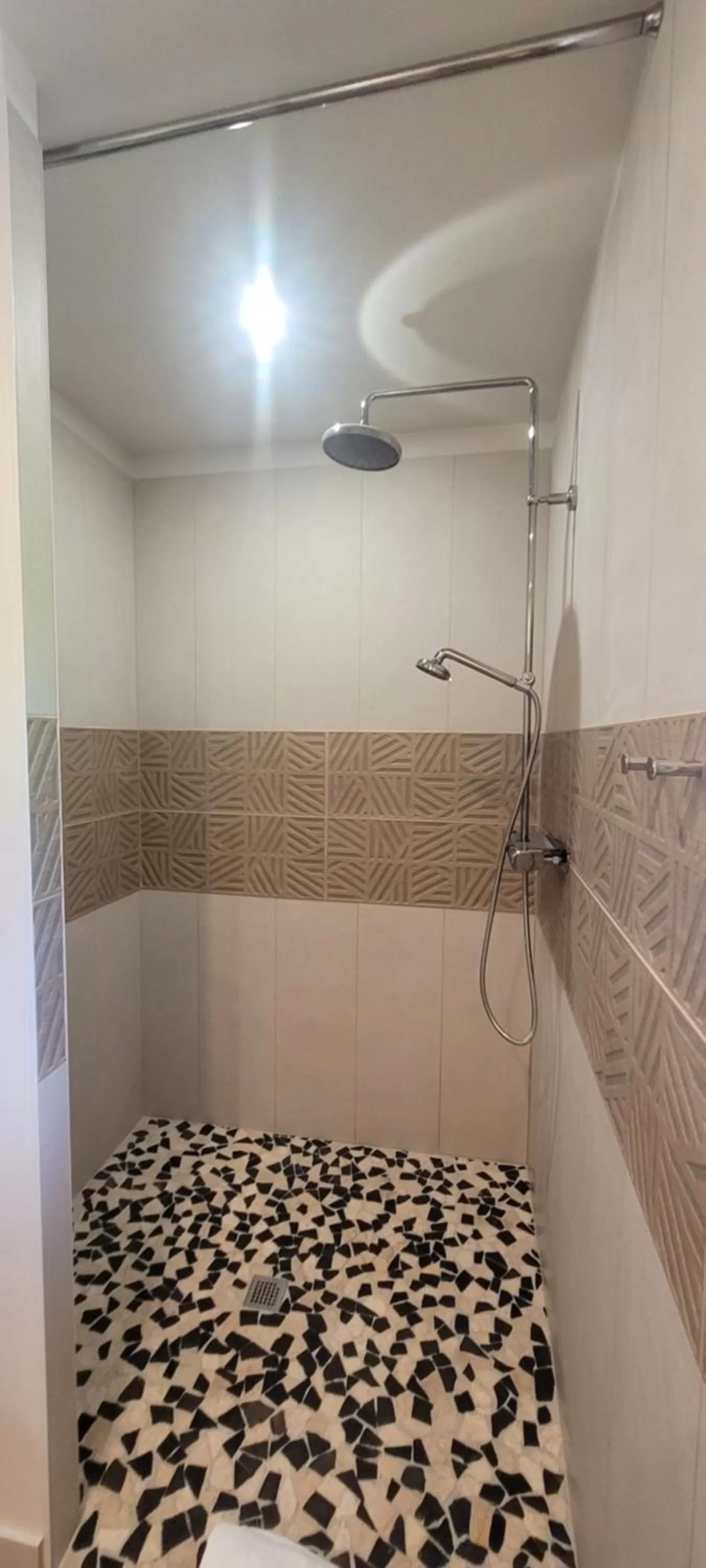Shower, Bathroom in Au Do'Mayne des Bouilles - Spa & Piscine