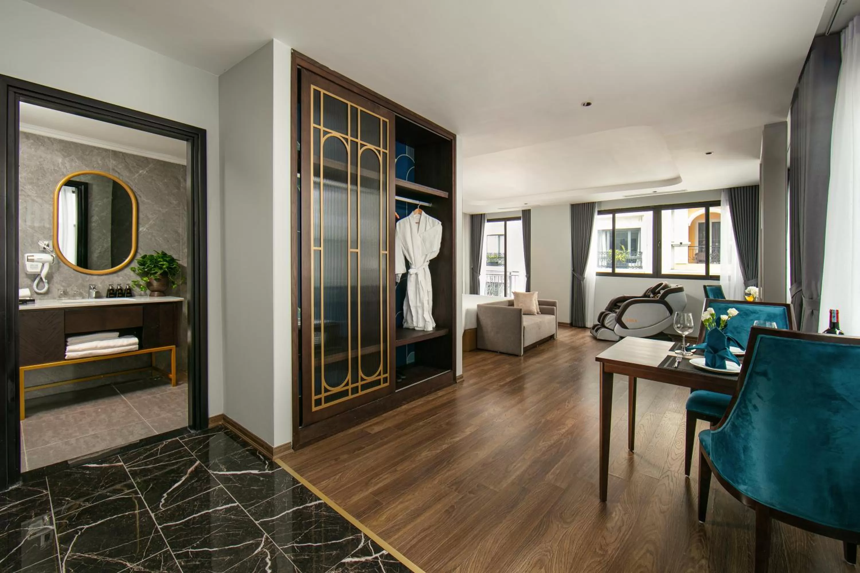 Bed in MAY DE VILLE Lakeside Hotel