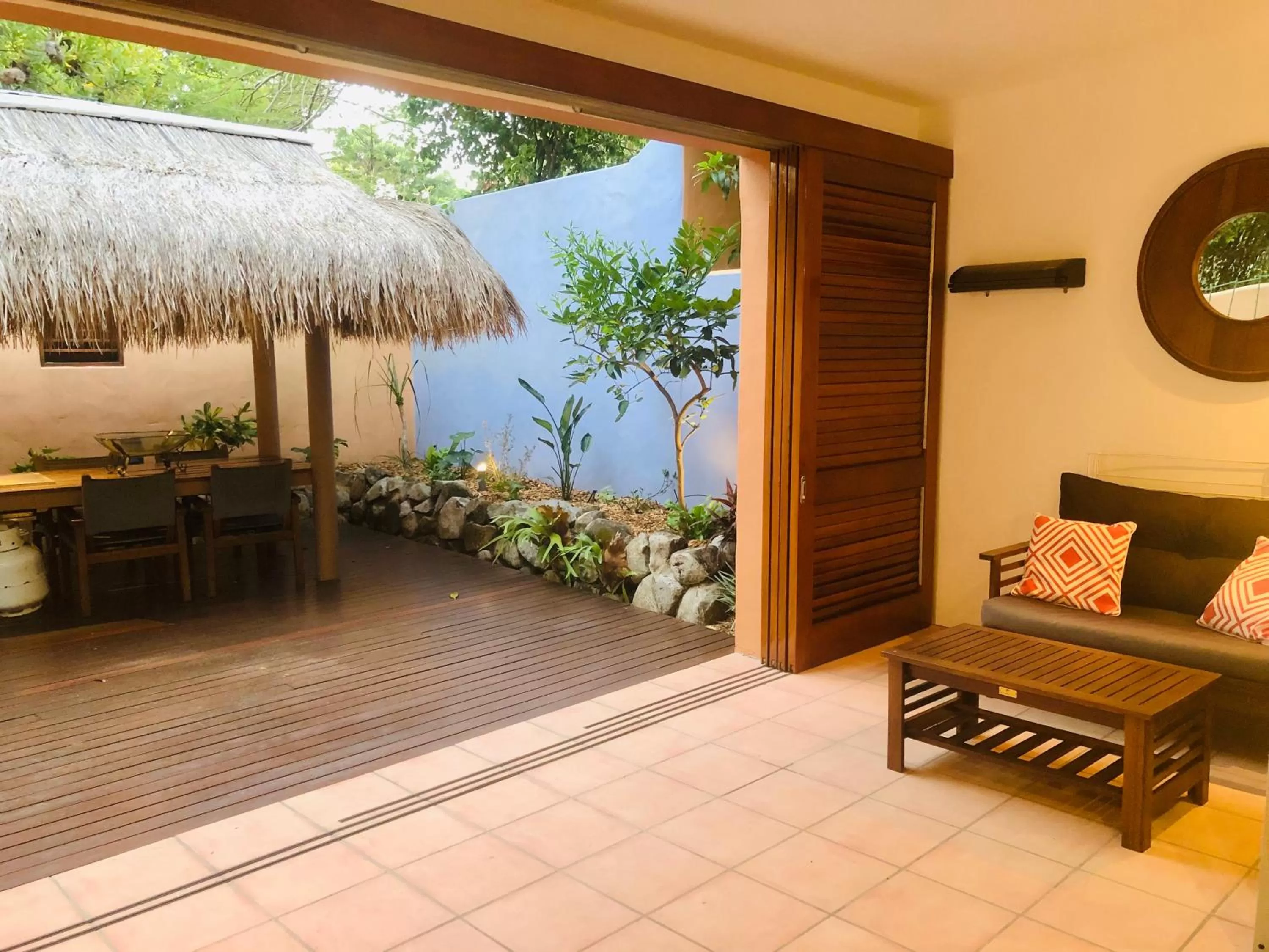 Balcony/Terrace, Seating Area in L'Auberge Noosa