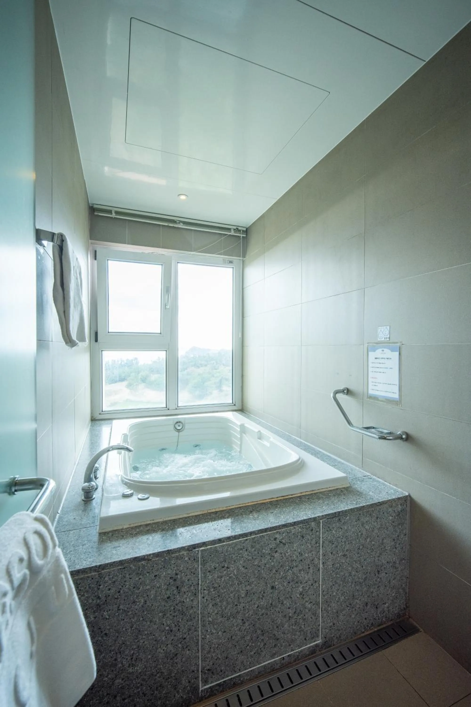 Hot Tub in Y Resort Jeju