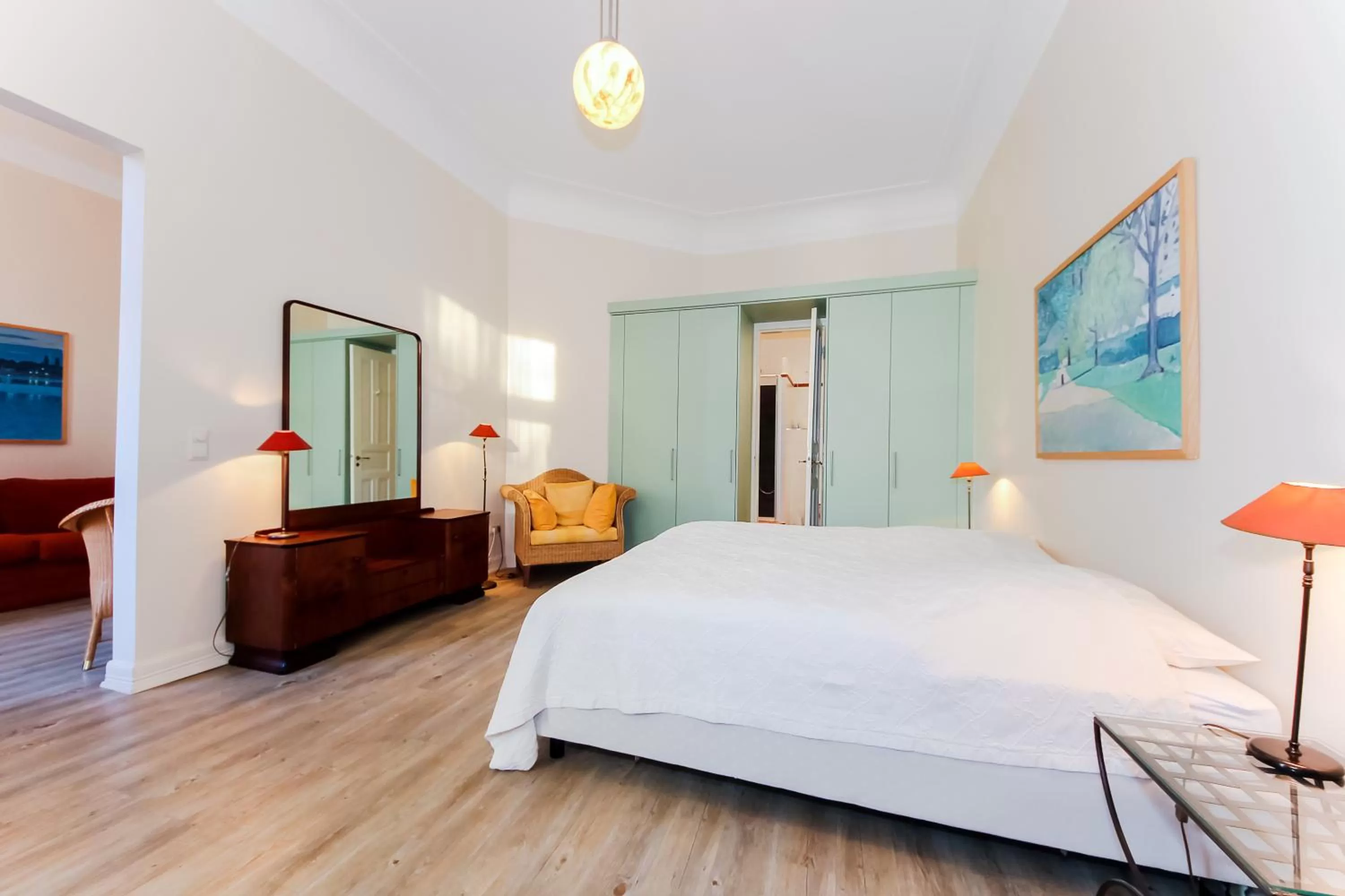 Shower, Bed in Aparthotel York