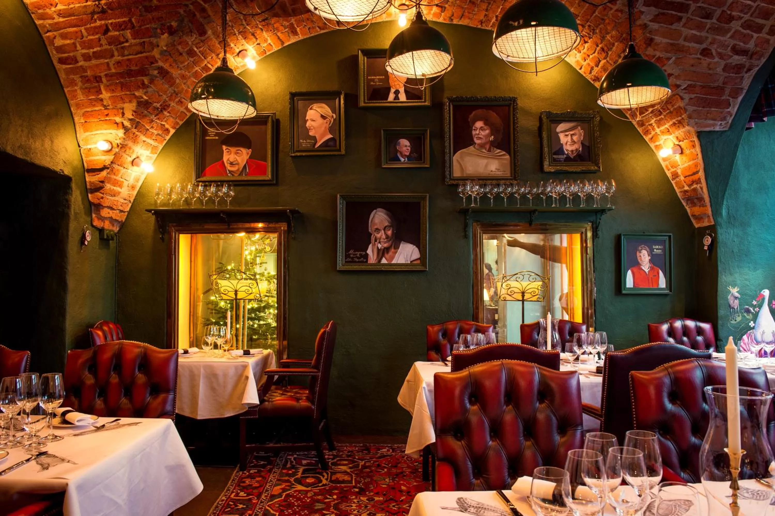 Restaurant/places to eat in Victory Hotel