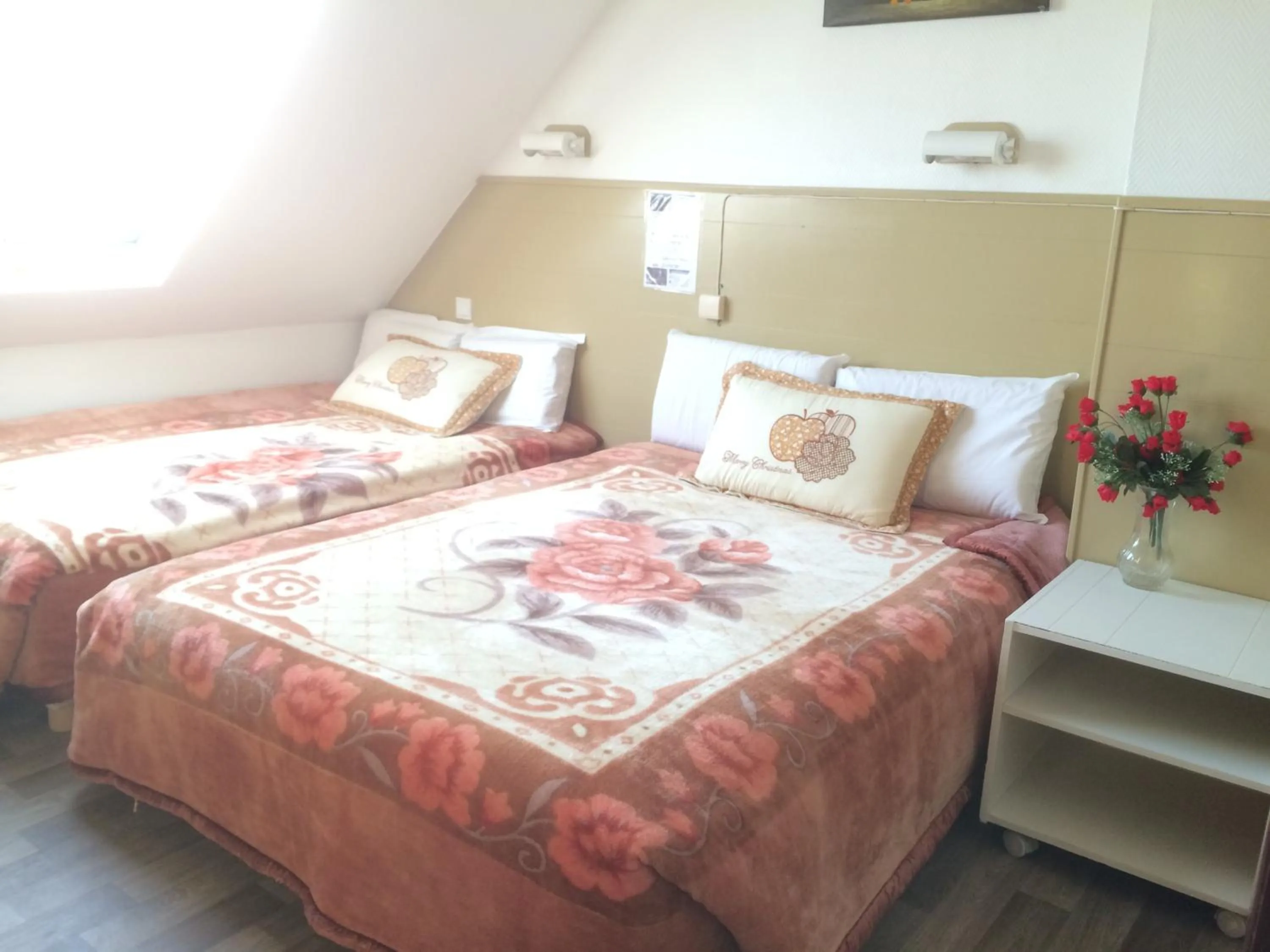 Bedroom, Bed in Hotel Paris Star