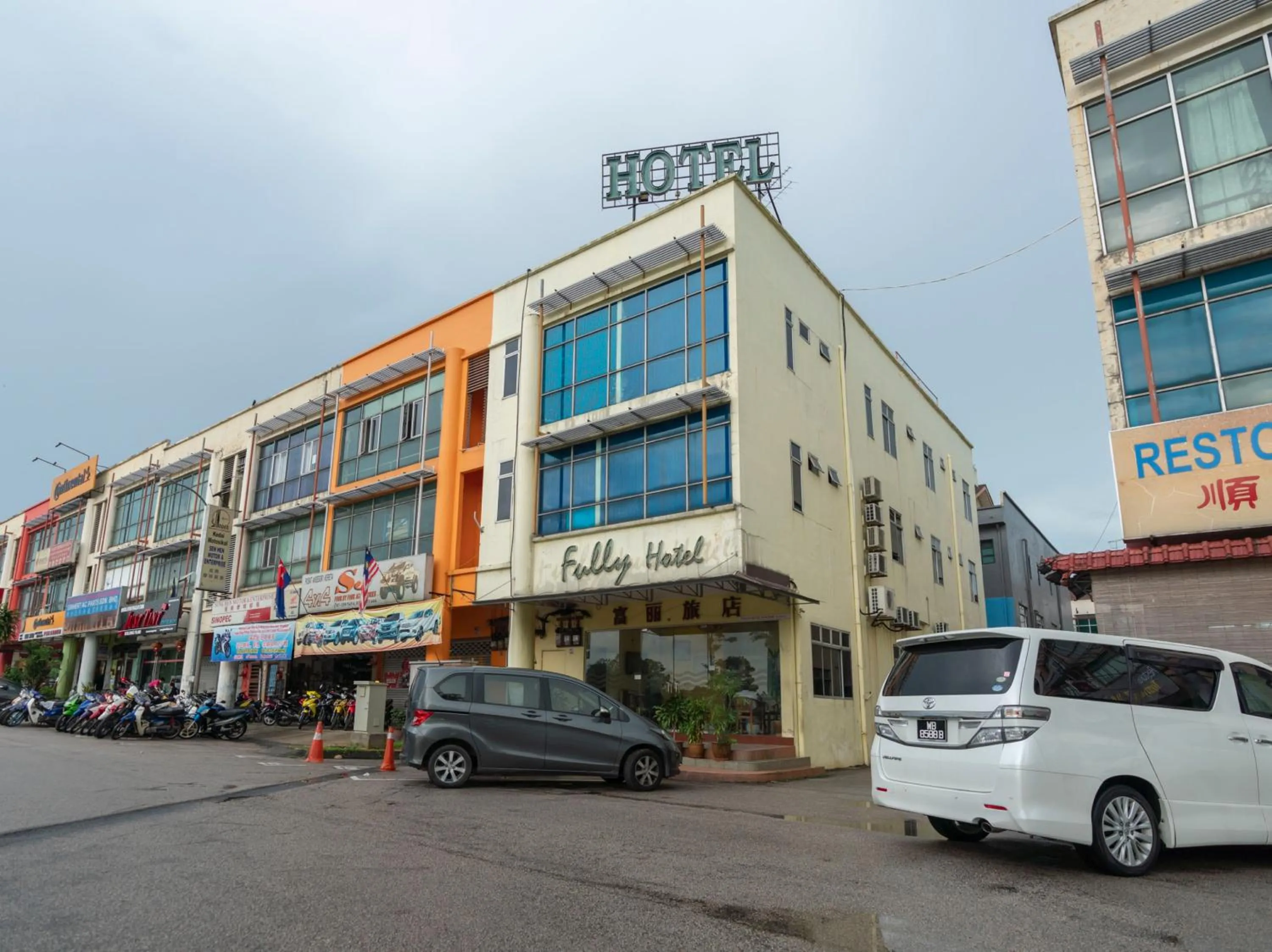 Facade/entrance in Fully Hotel Desa Tebrau