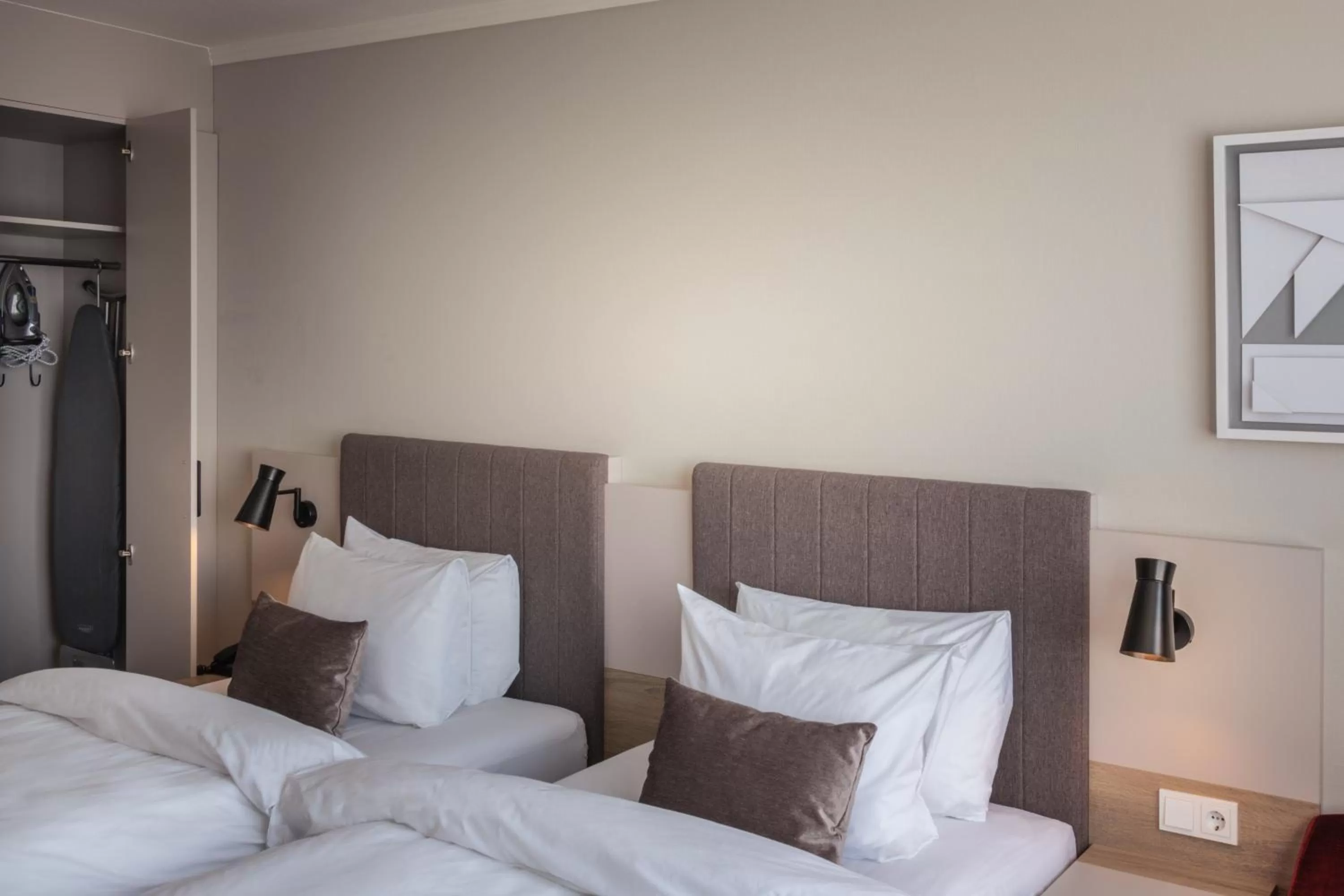 Photo of the whole room, Bed in Crowne Plaza Frankfurt Congress Hotel by IHG