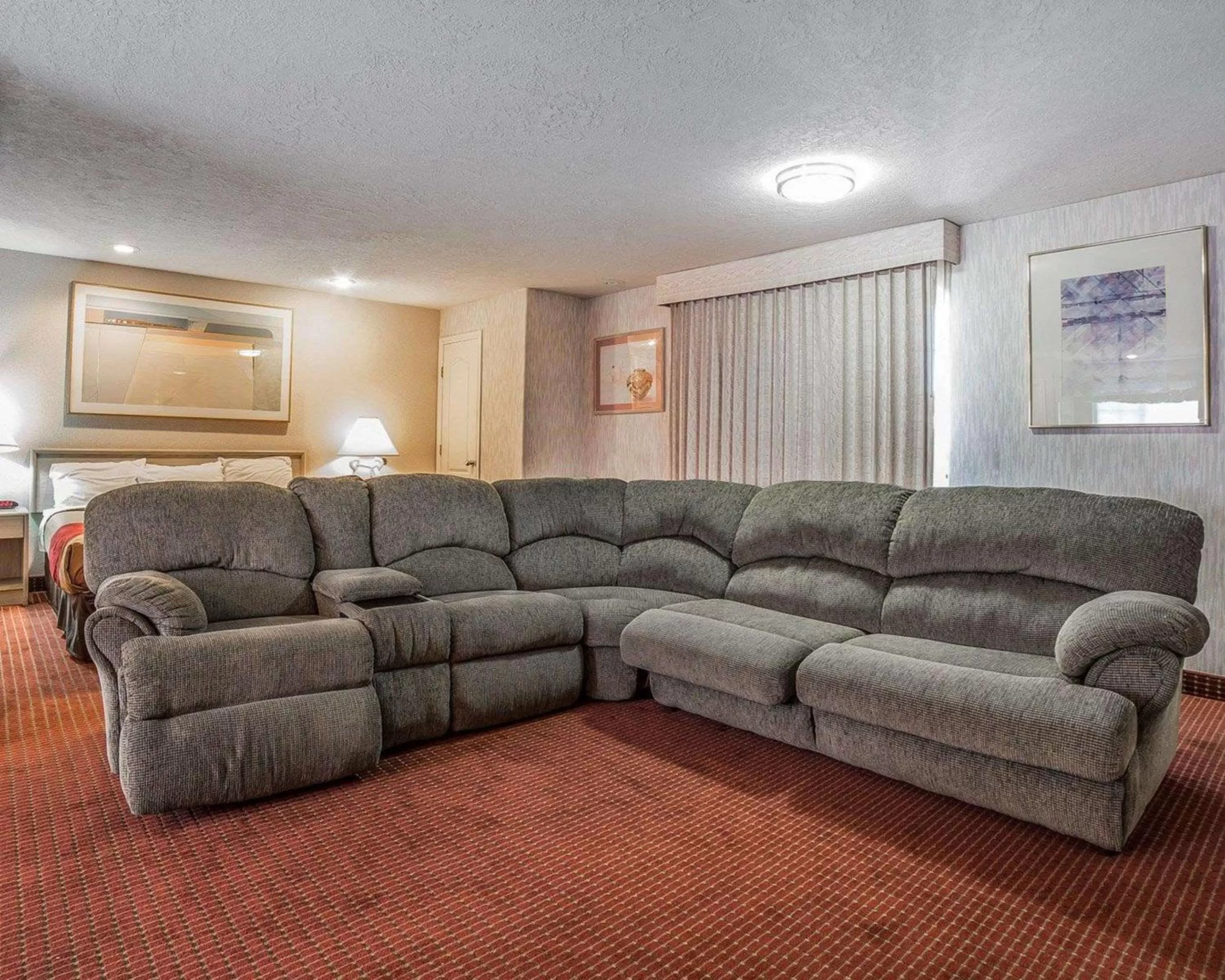 Photo of the whole room in Econo Lodge St George North - Near Pioneer Park