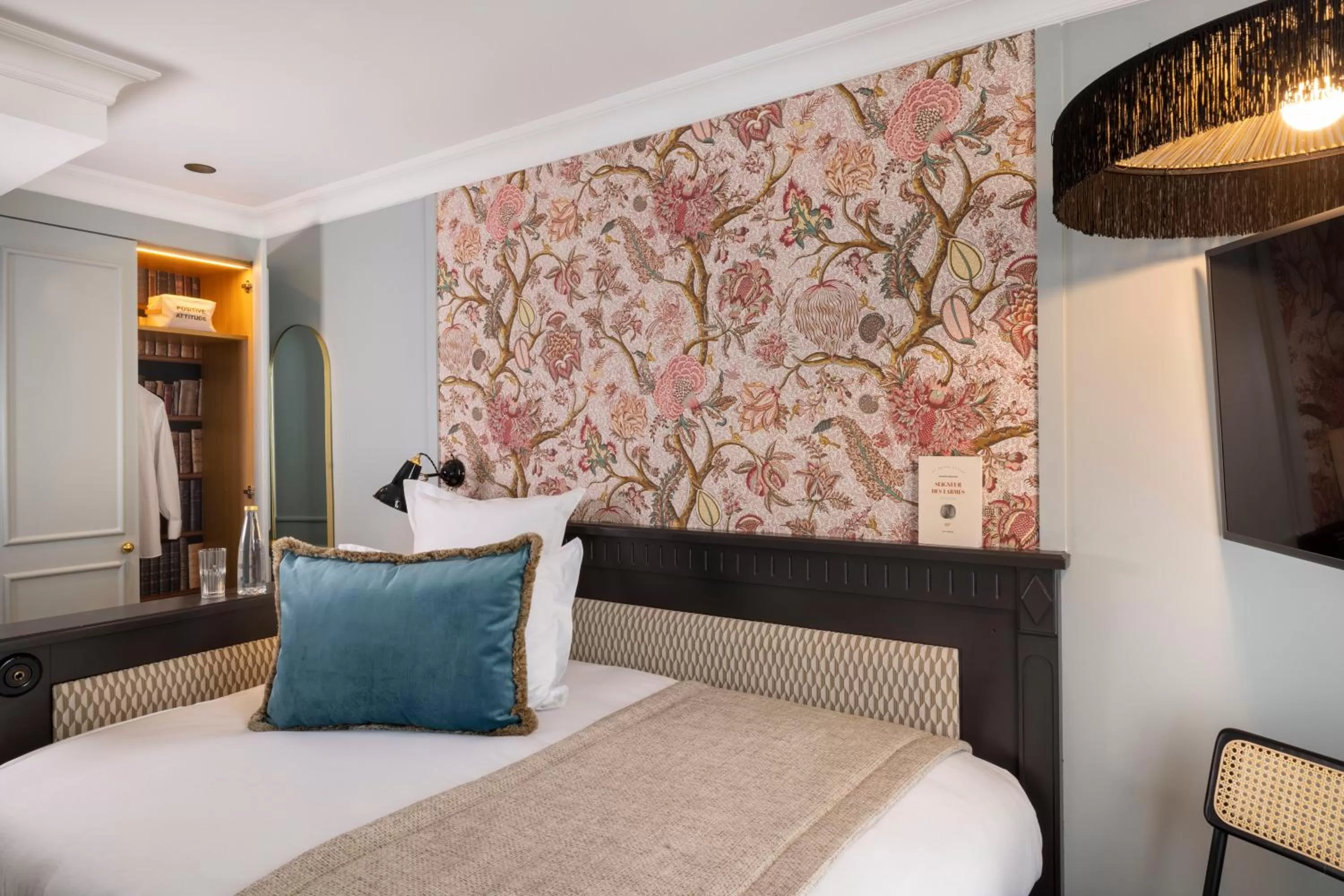 Bedroom, Bed in Hotel Bloum