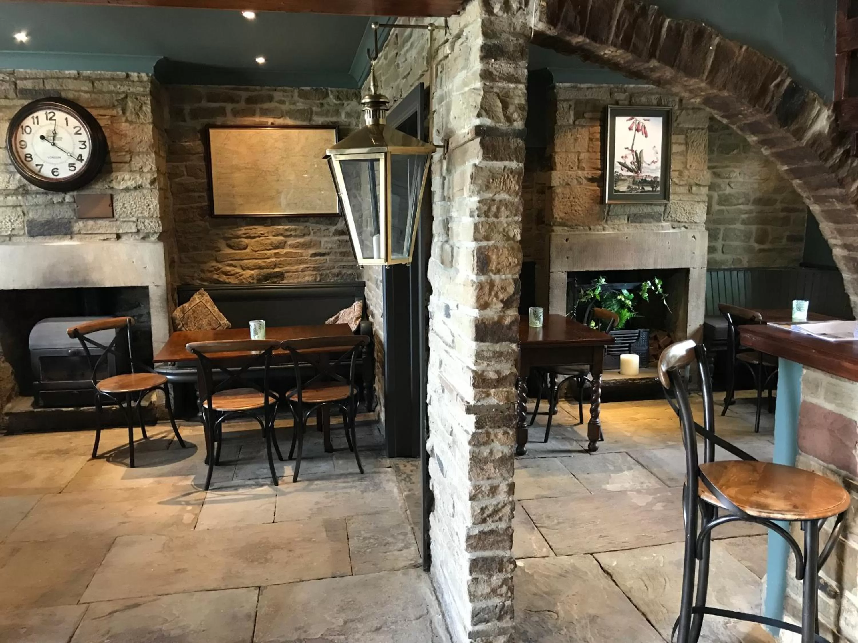 Lounge or bar in The Alma Inn