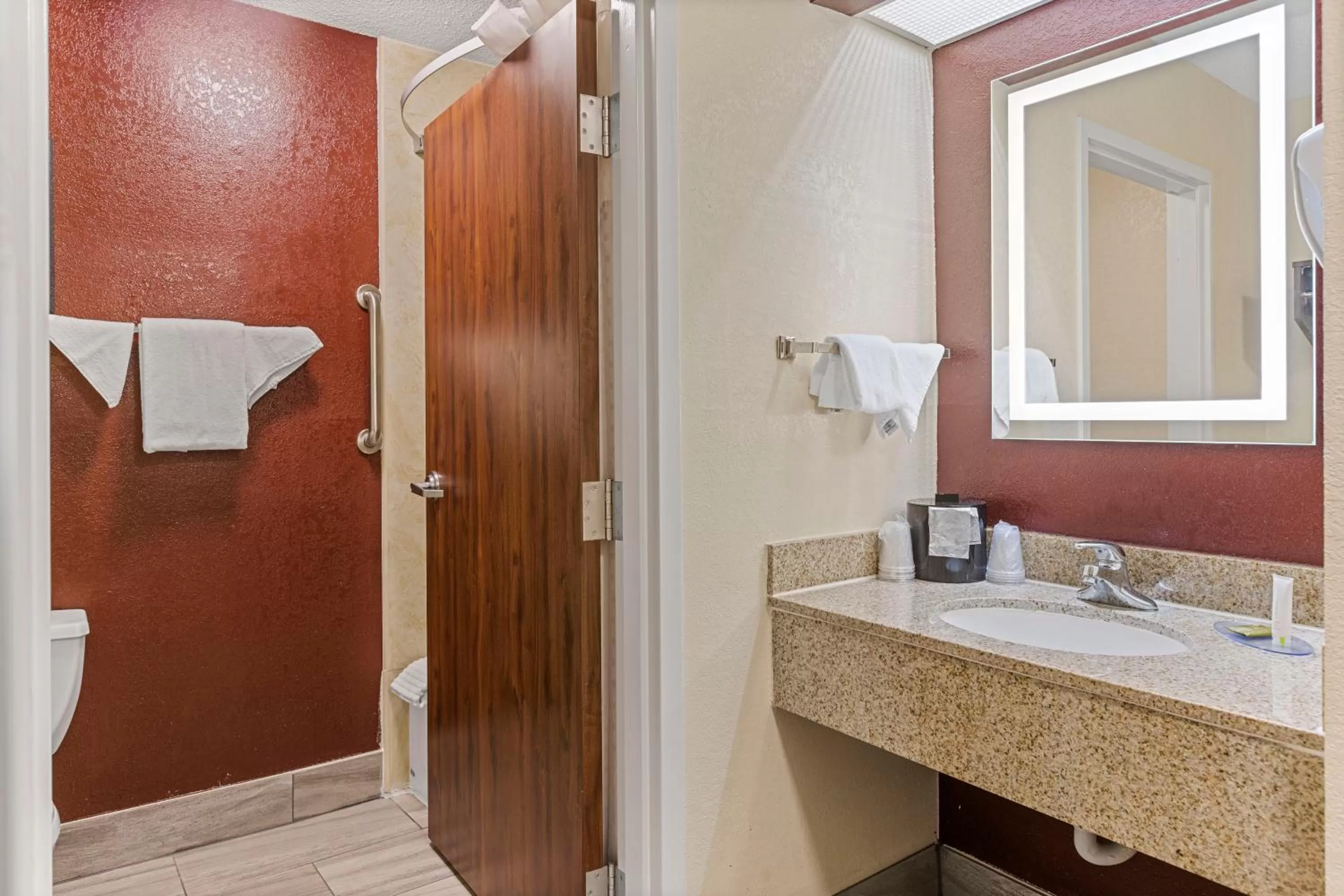 Bathroom in Clarion Pointe Savannah Gateway I-95