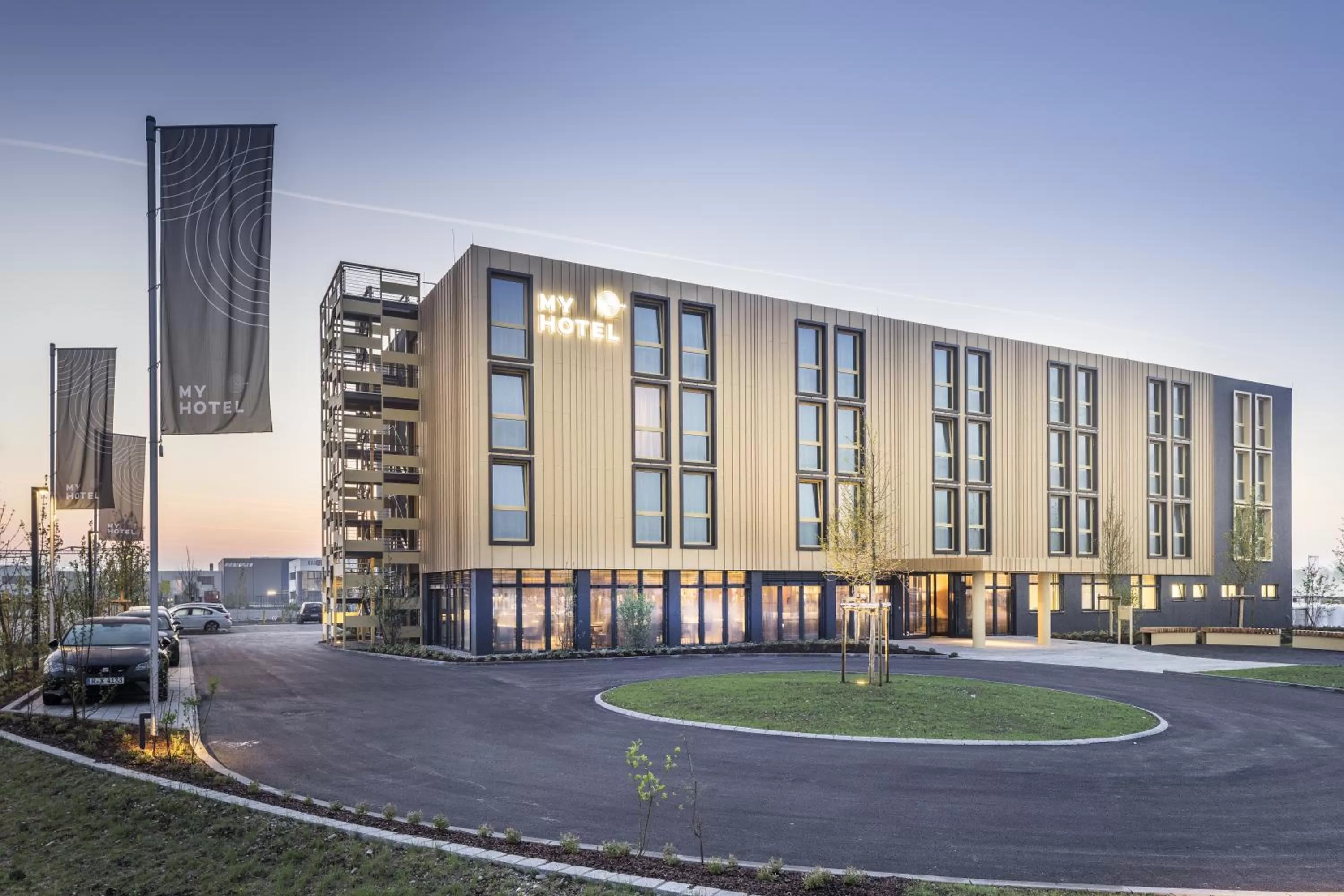 Facade/entrance in MYHOTEL München Olching