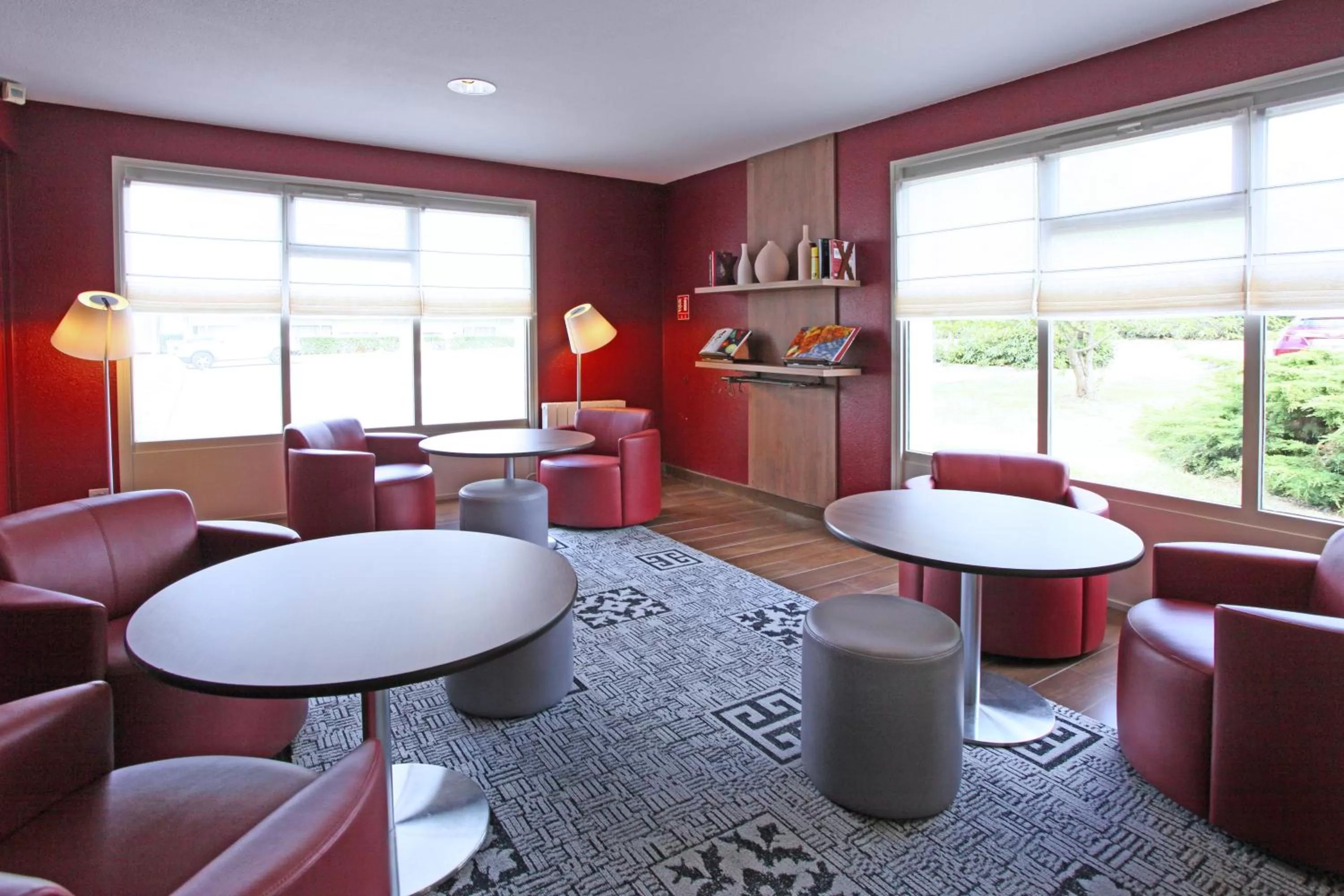 Lounge or bar in Campanile Angers Ouest - Beaucouzé