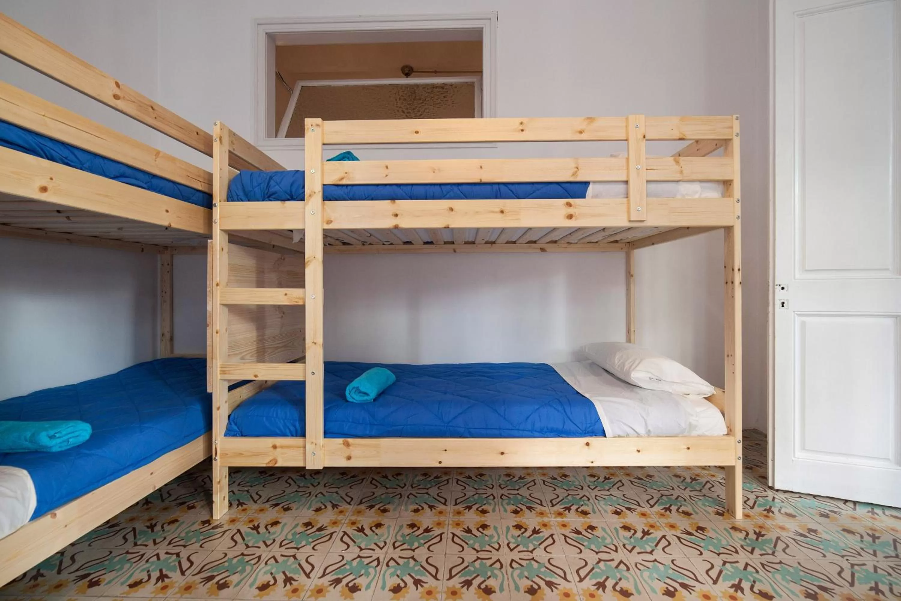 Property building, Bed in Bed in Girona