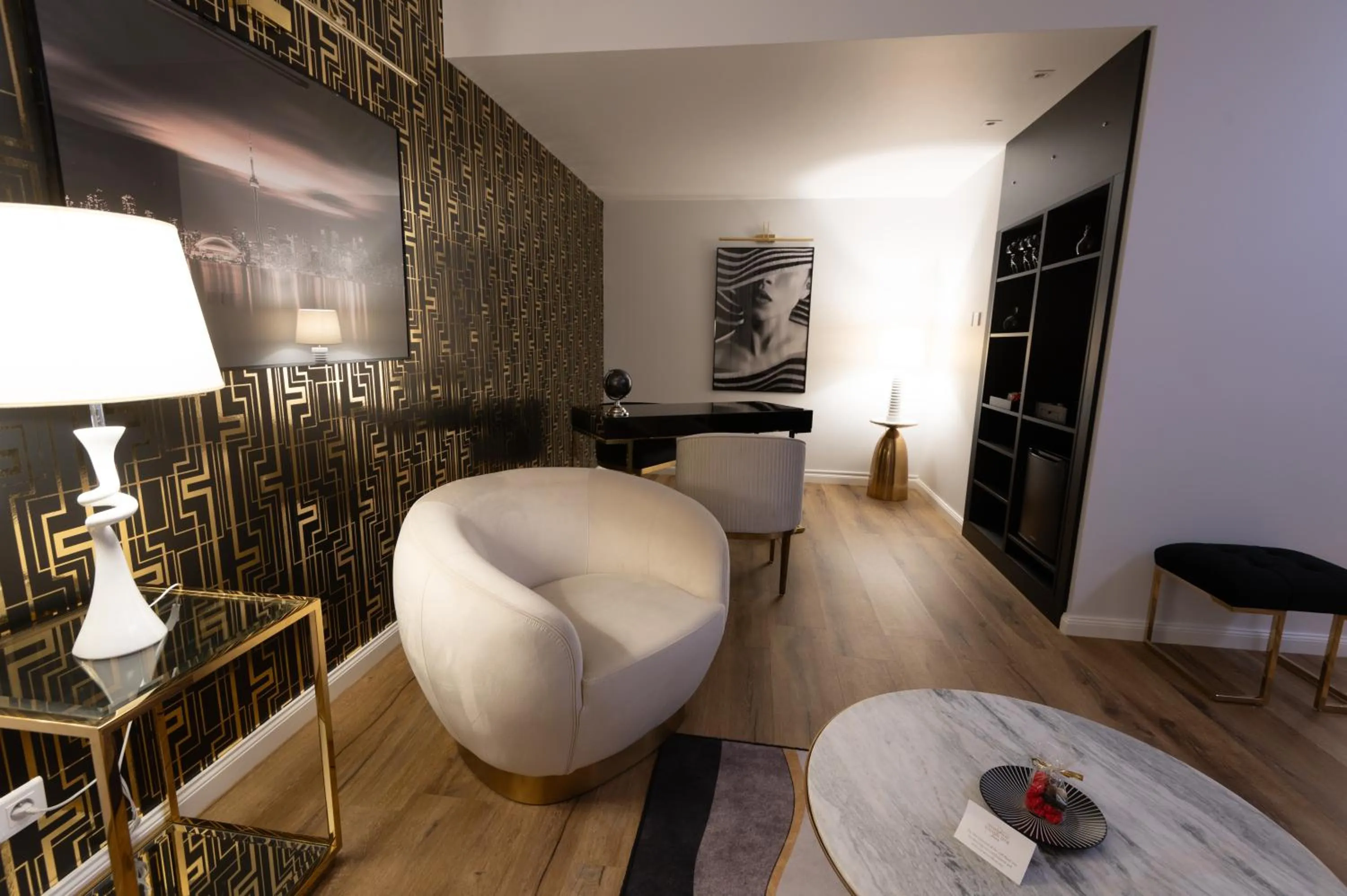 Seating area in Grand Hôtel Du Tonneau D'Or