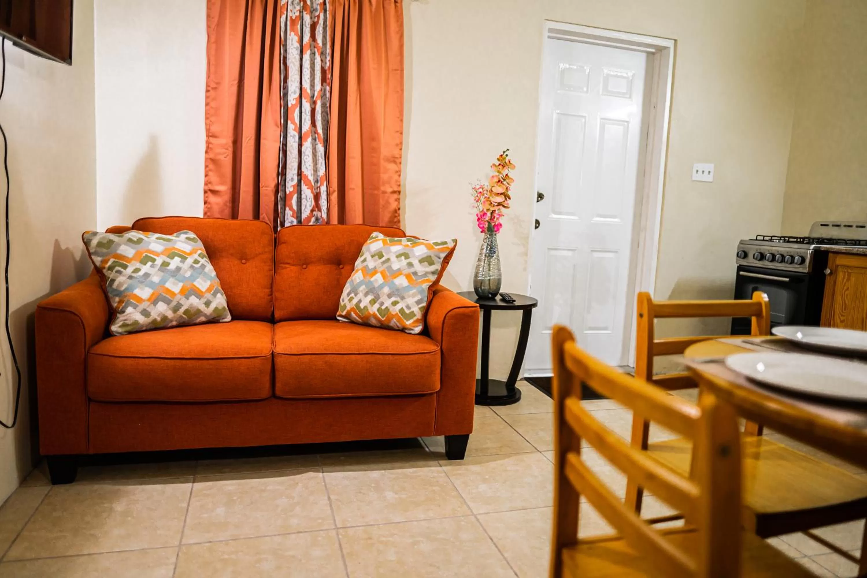 Living room in Connie's Comfort Suites