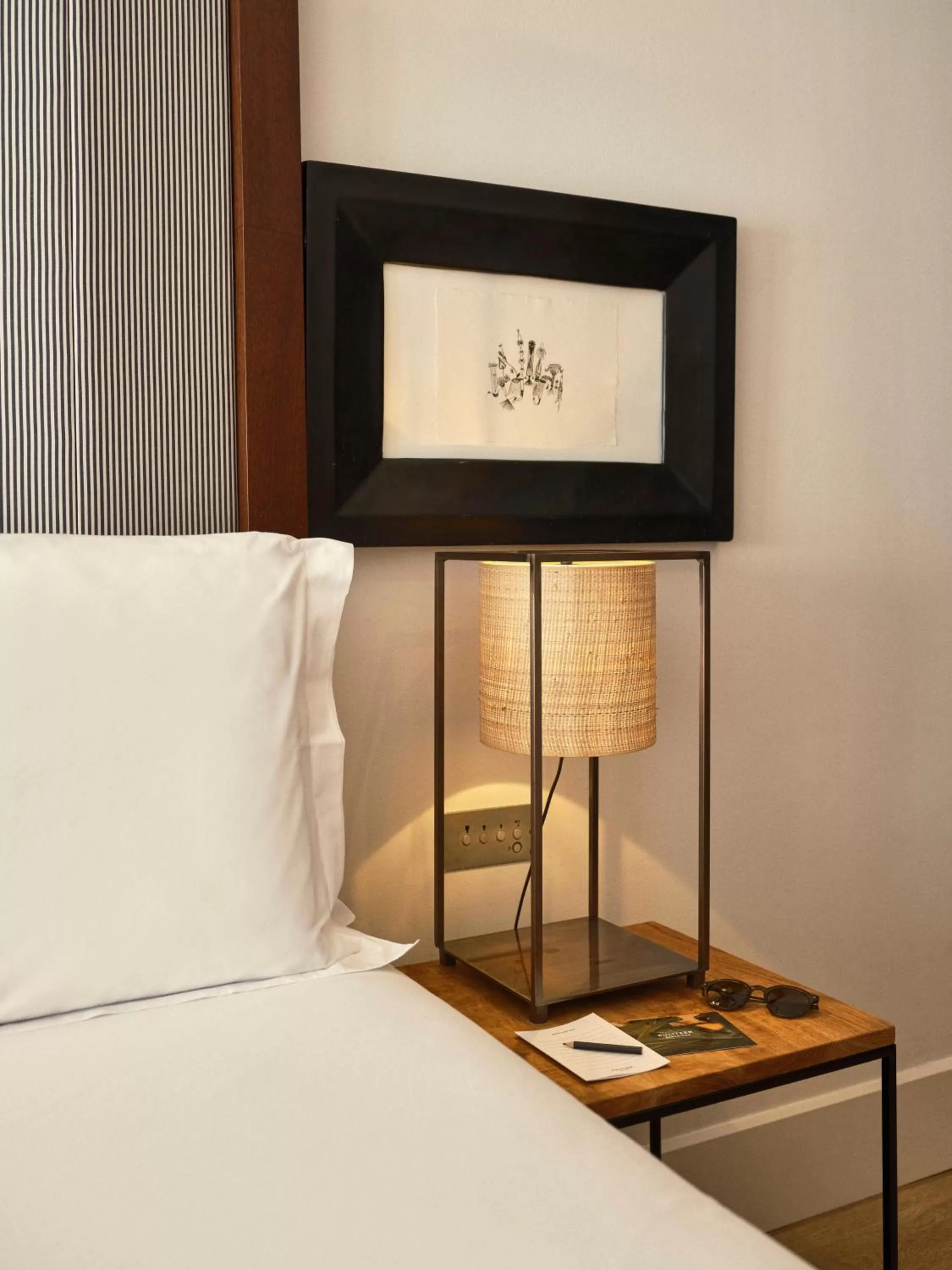 Photo of the whole room, Bed in Hotel Pulitzer Barcelona