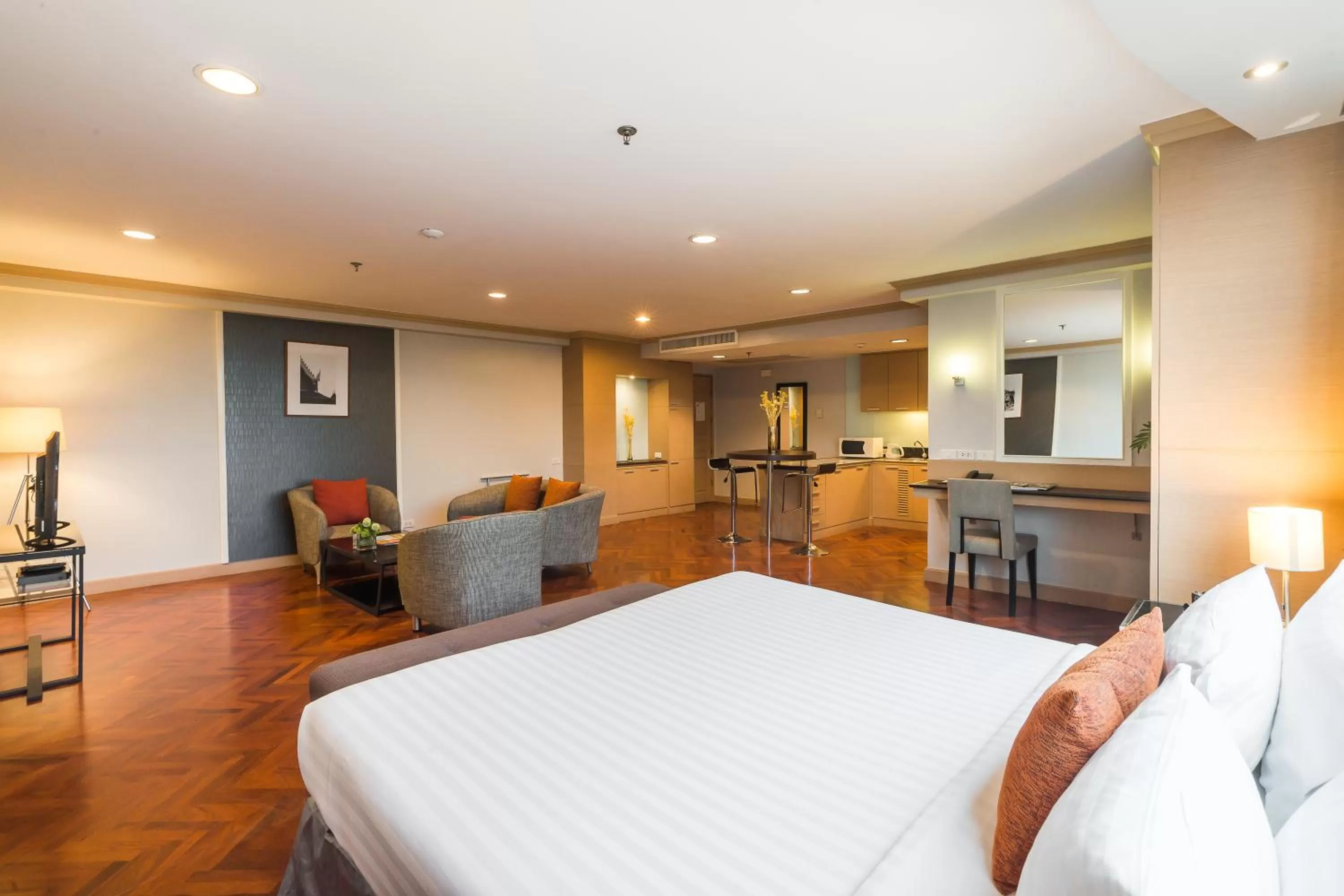 Kitchen or kitchenette, Bed in Alt Hotel Nana by UHG