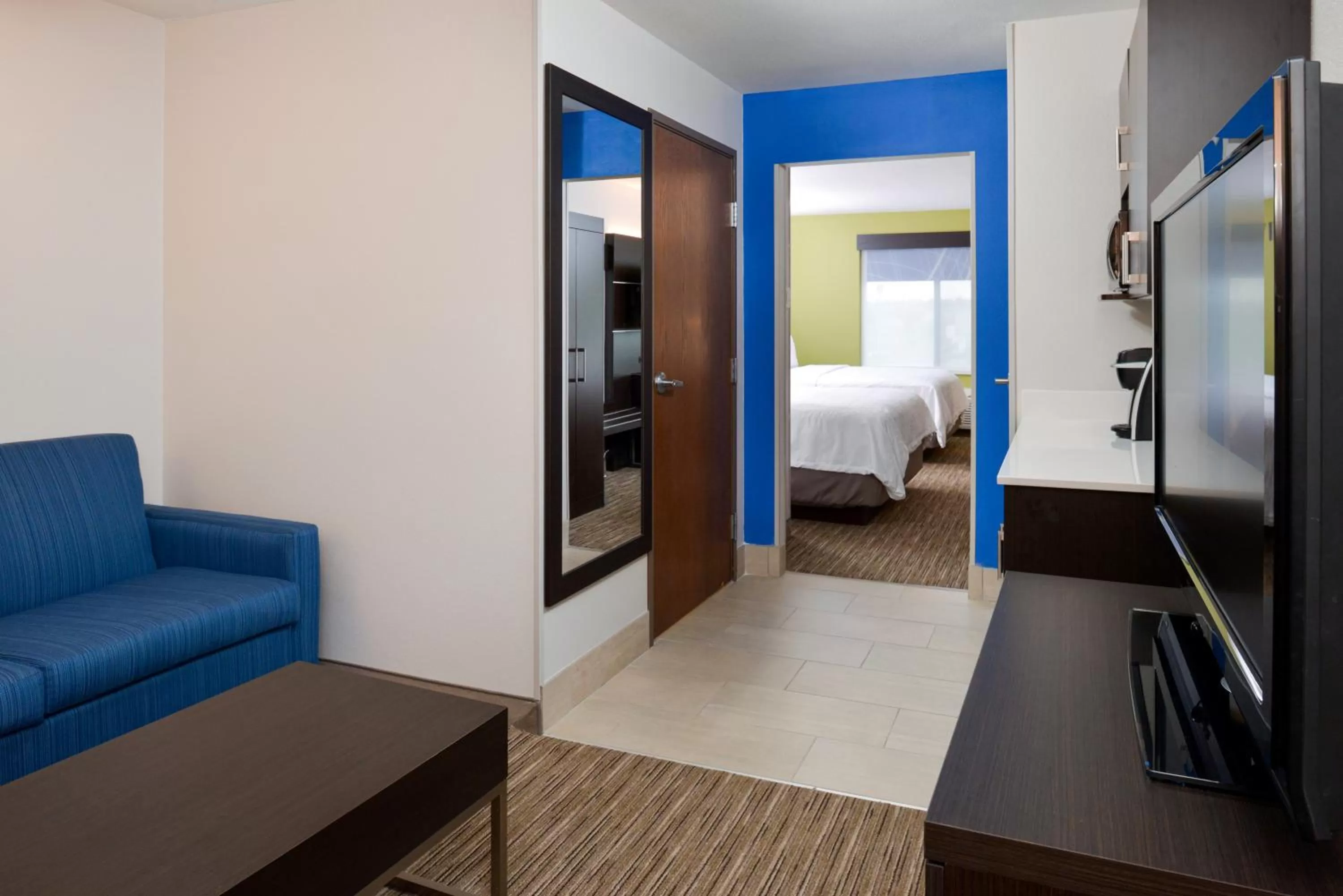 Photo of the whole room, Bed in Holiday Inn Express & Suites Pueblo by IHG