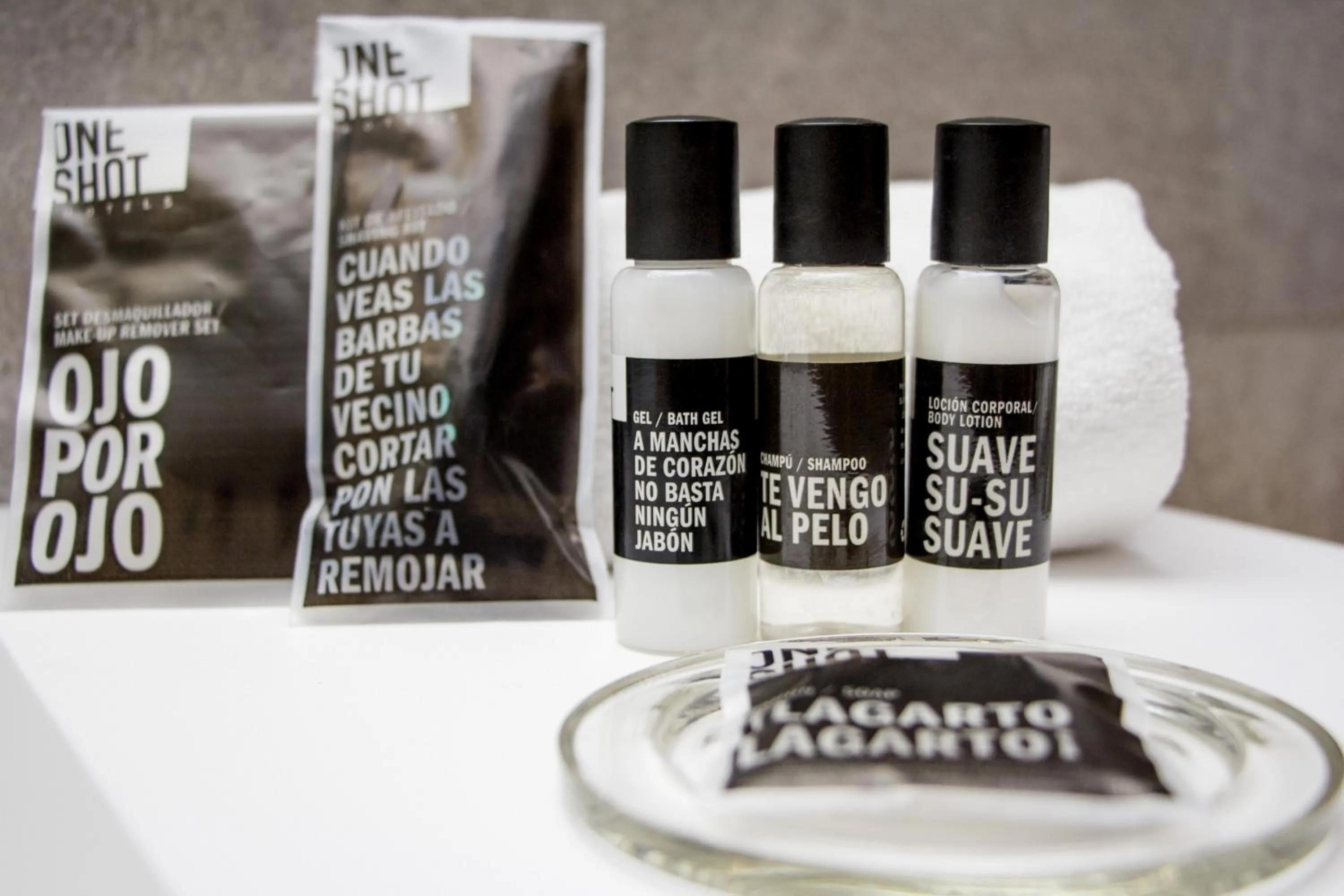 Bathroom in One Shot Colón