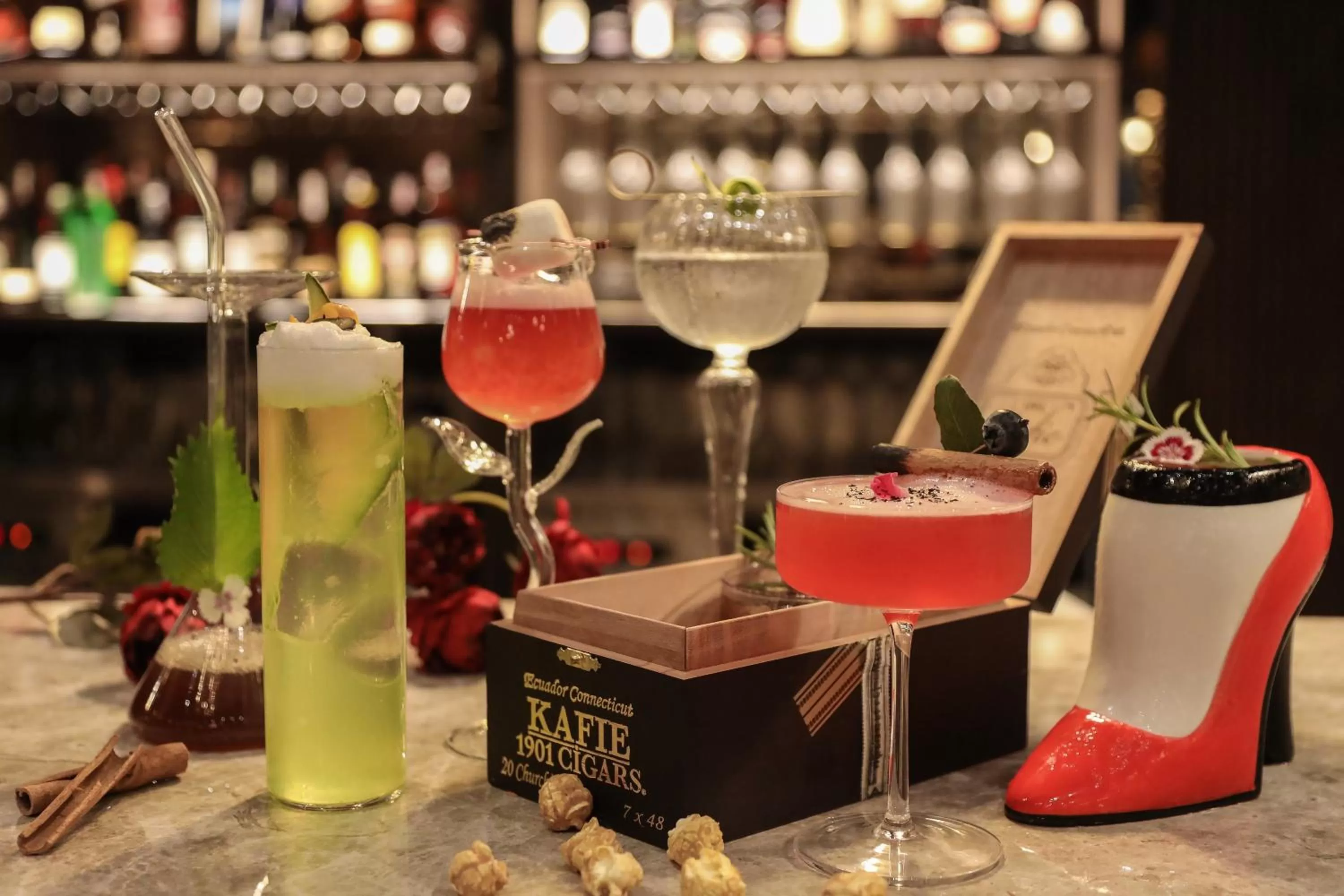 Lounge or bar in The Coach Hotel Sukhumvit - Asok BTS Bangkok