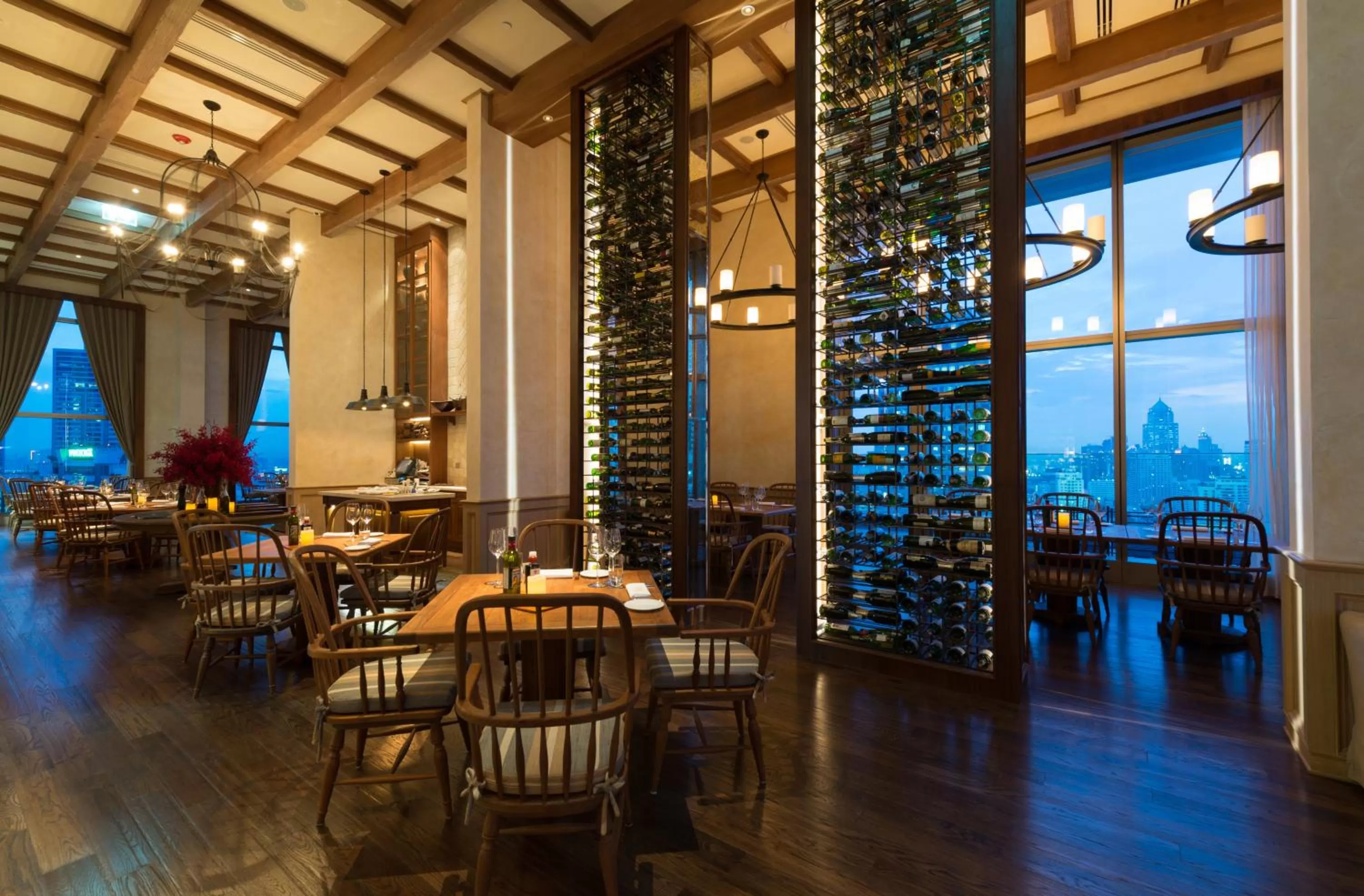 Restaurant/places to eat in Radisson Blu Plaza Bangkok