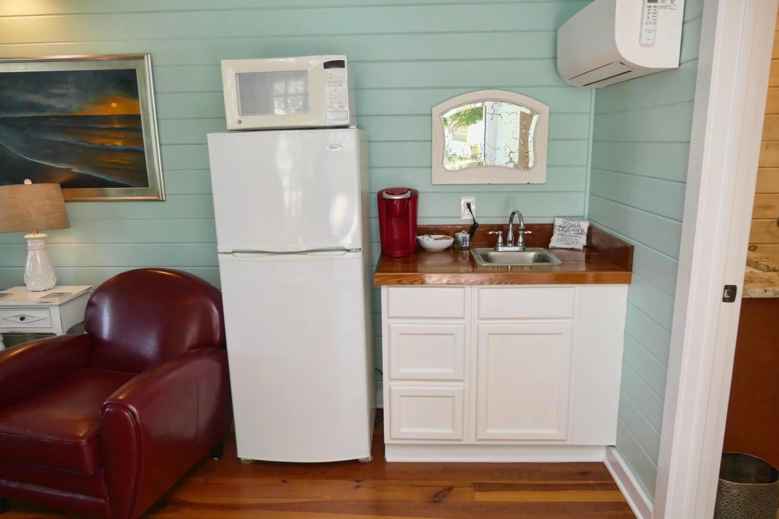 Kitchen/Kitchenette in Beachview Inn and Spa