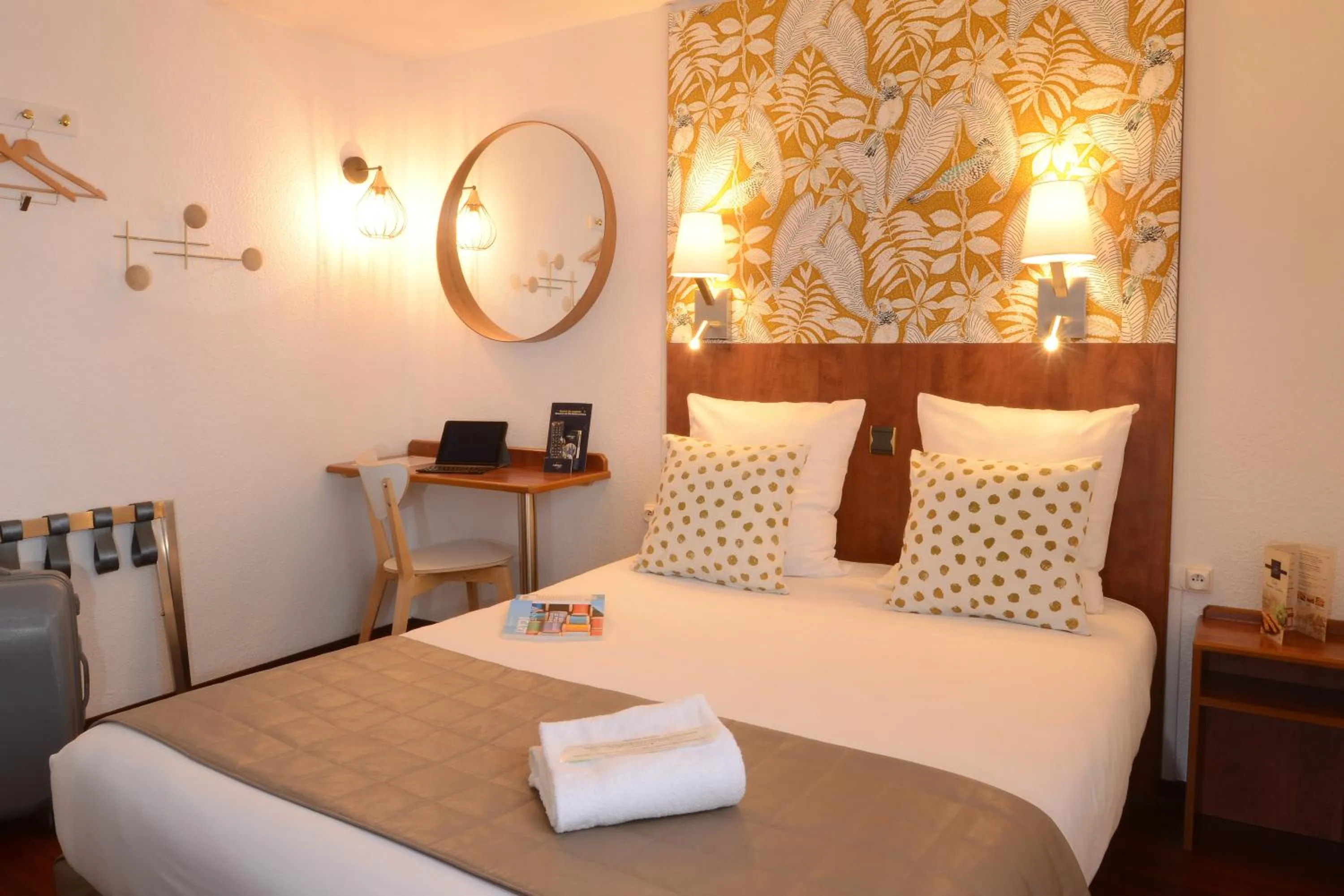 Bed in Hotel Arc-En-Ciel Colmar Contact Hotel